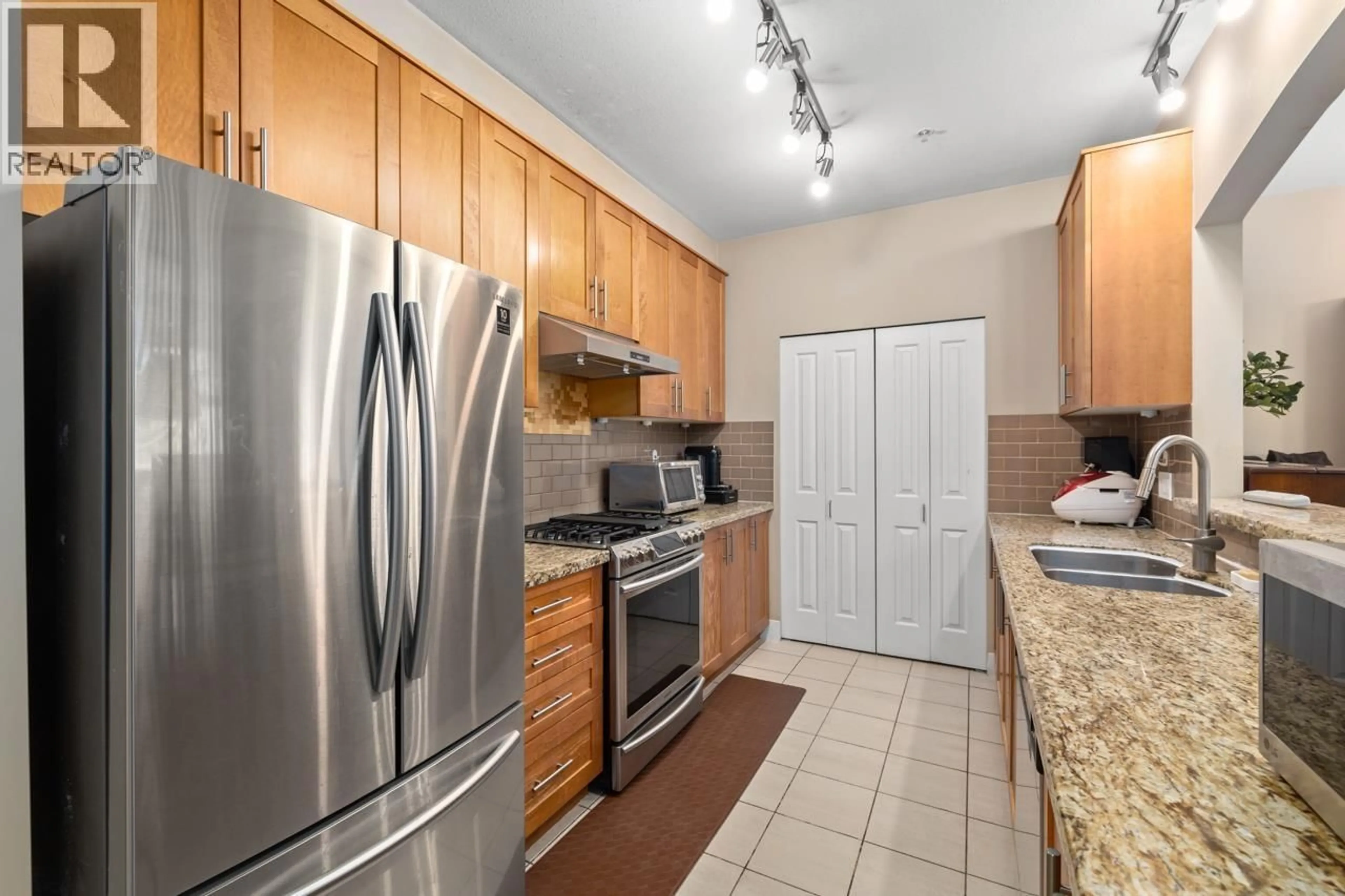 Standard kitchen, unknown for 210 - 4885 VALLEY DRIVE, Vancouver British Columbia V6J5M7
