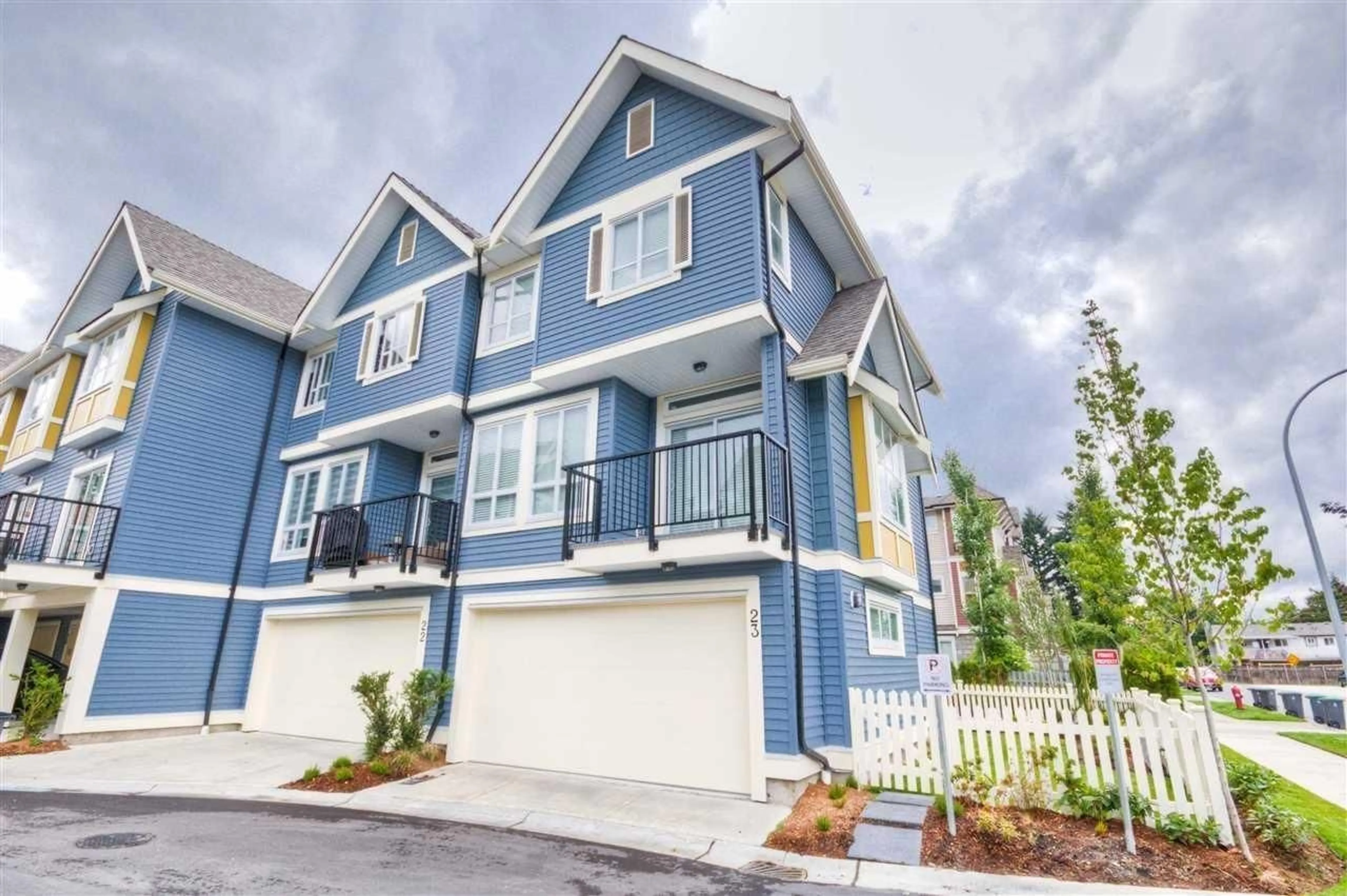 Home with vinyl exterior material, street for 23 - 14388 103, Surrey British Columbia V3T0J1