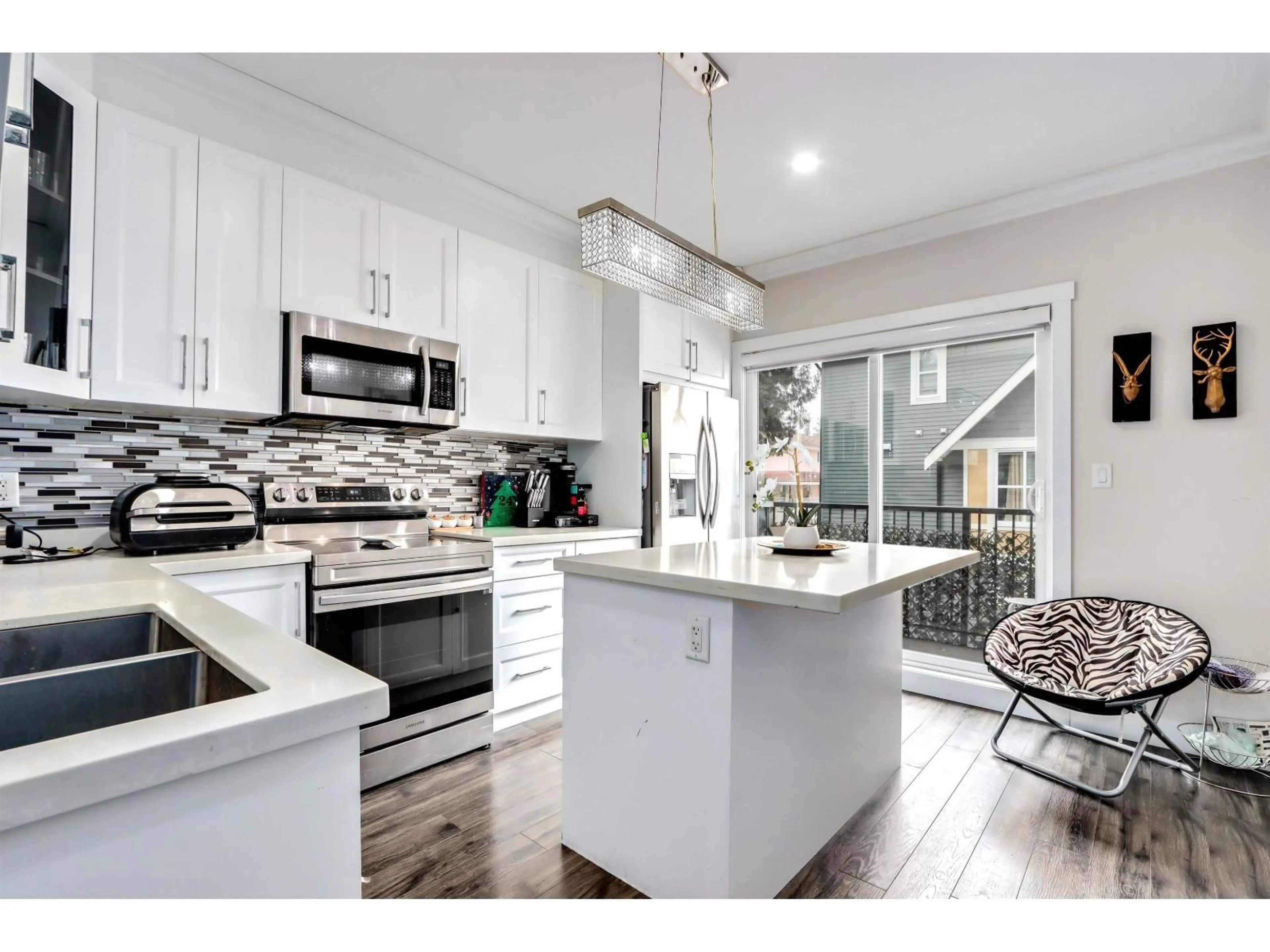 Open concept kitchen, unknown for 23 - 14388 103, Surrey British Columbia V3T0J1