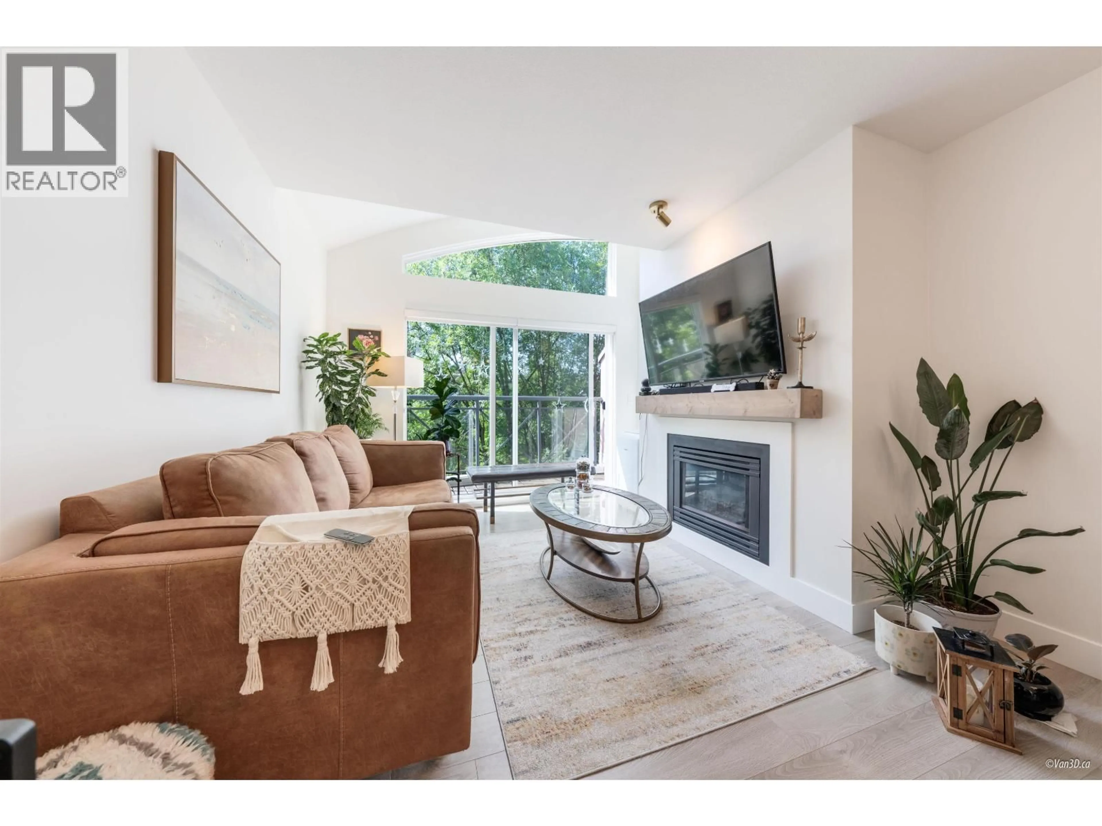 Living room with furniture, unknown for 405 - 2437 WELCHER AVENUE, Port Coquitlam British Columbia V3C1X8