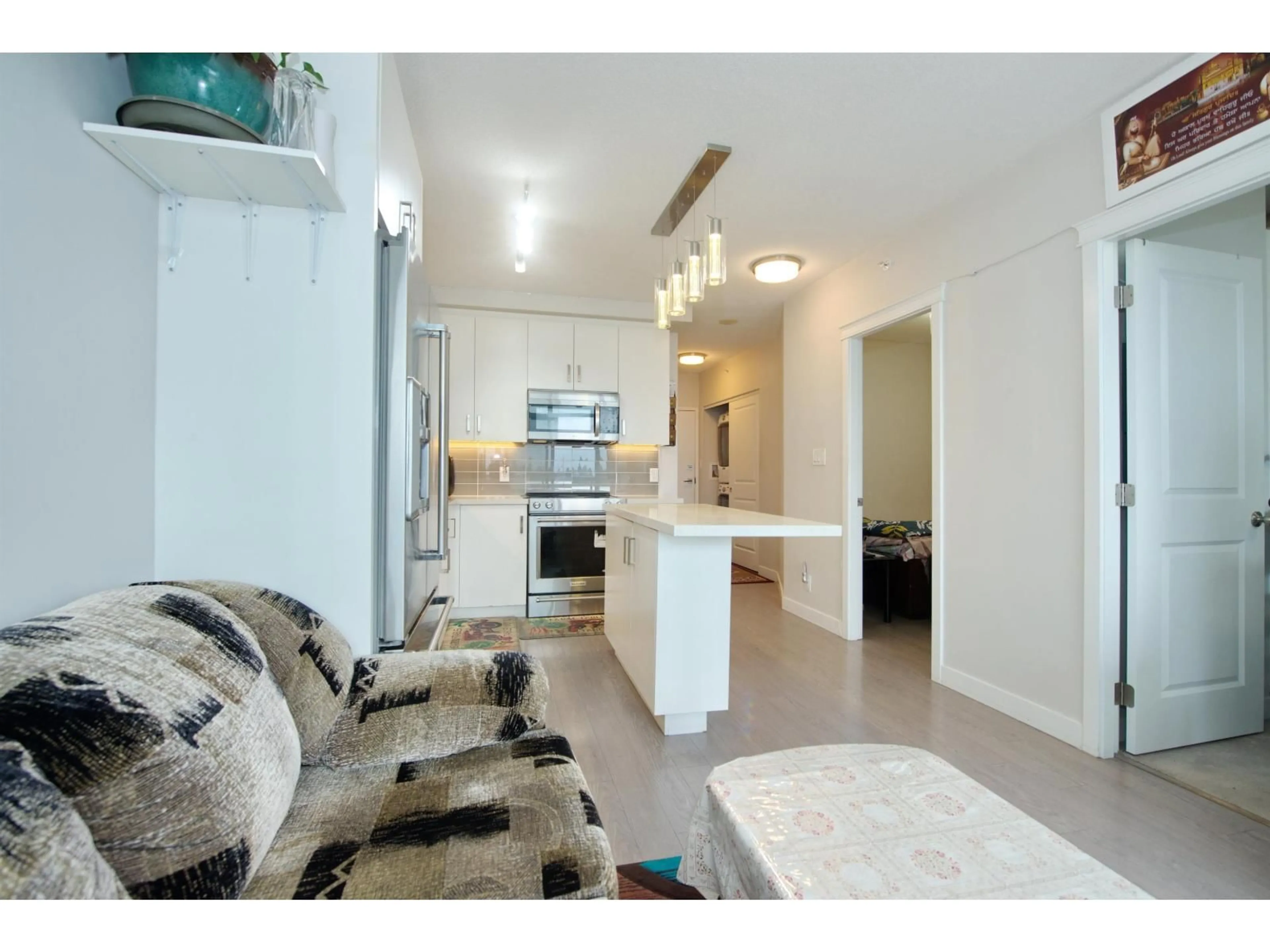 Open concept kitchen, unknown for 703 - 11967 80, Delta British Columbia V4C0E2