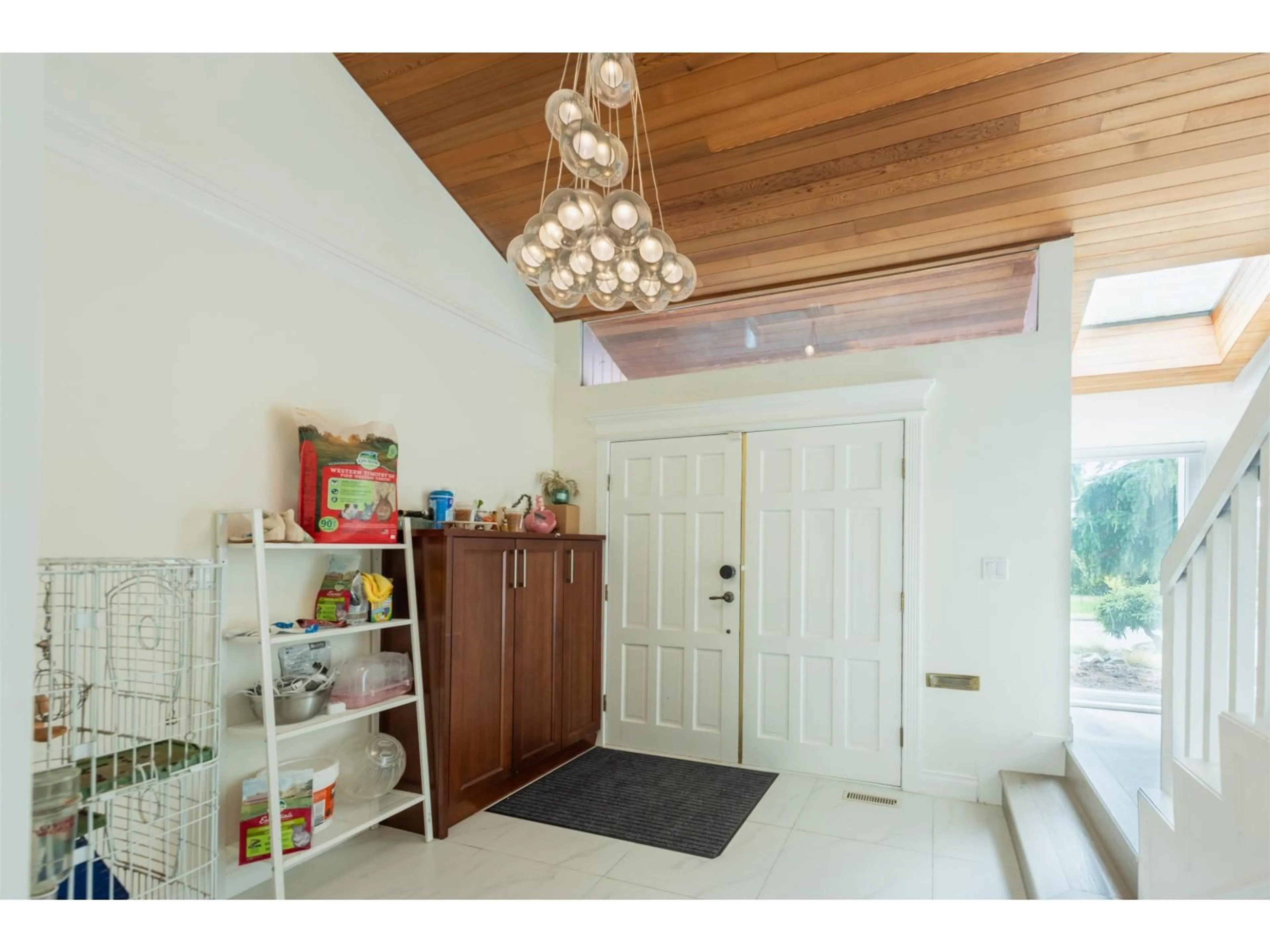 Indoor entryway for 16111 10, Surrey British Columbia V4A1A7