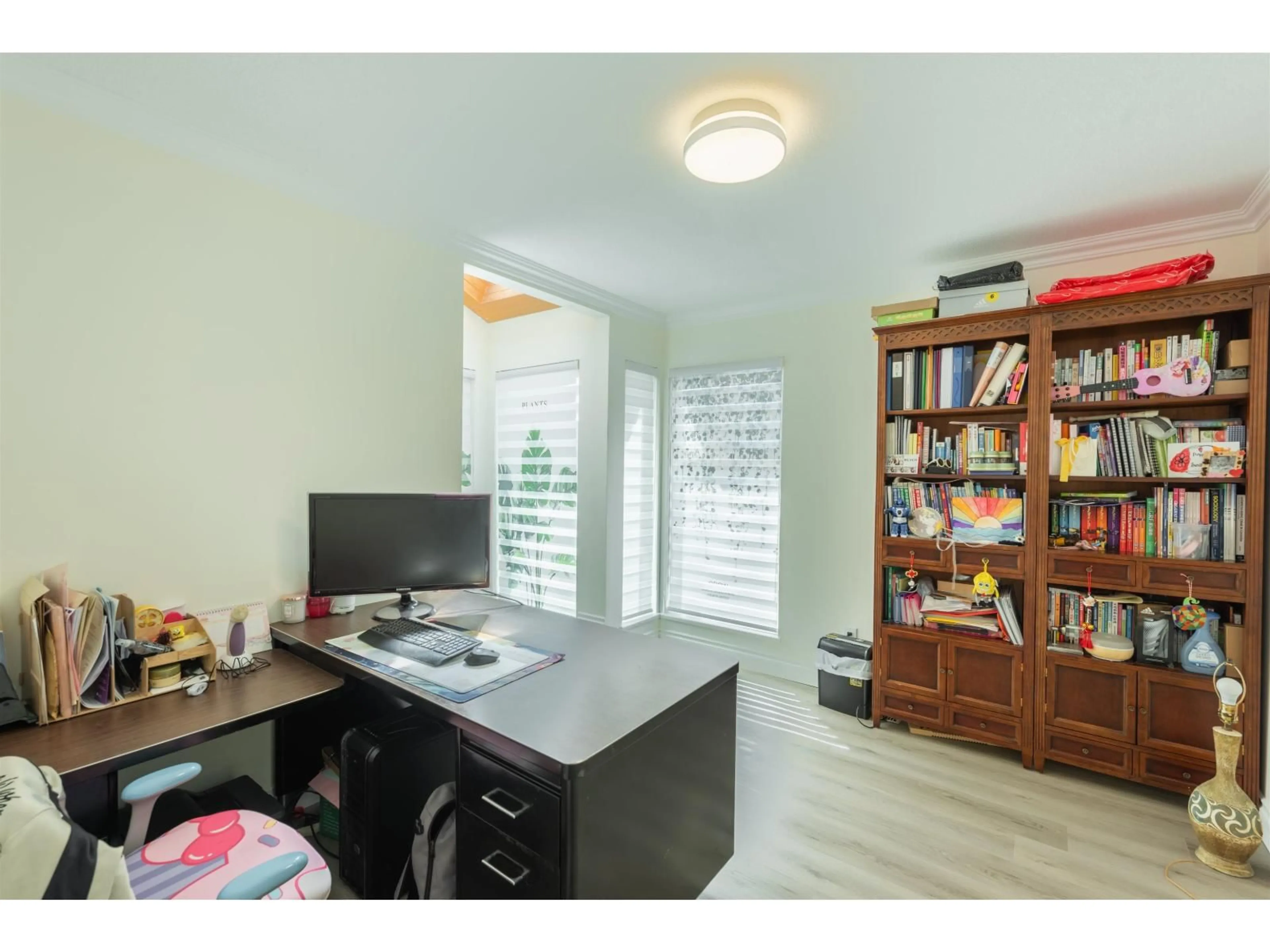 A pic of a room for 16111 10, Surrey British Columbia V4A1A7