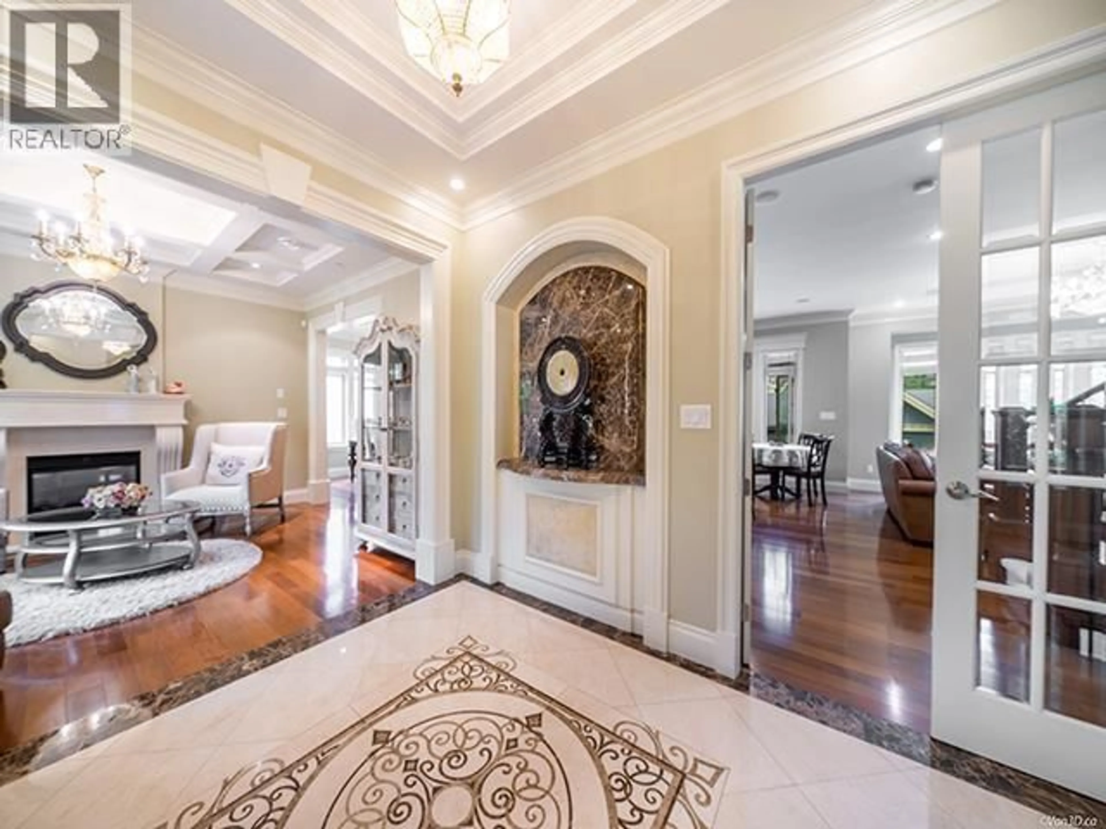 Indoor foyer for 2135 37TH AVENUE, Vancouver British Columbia V6M1N9