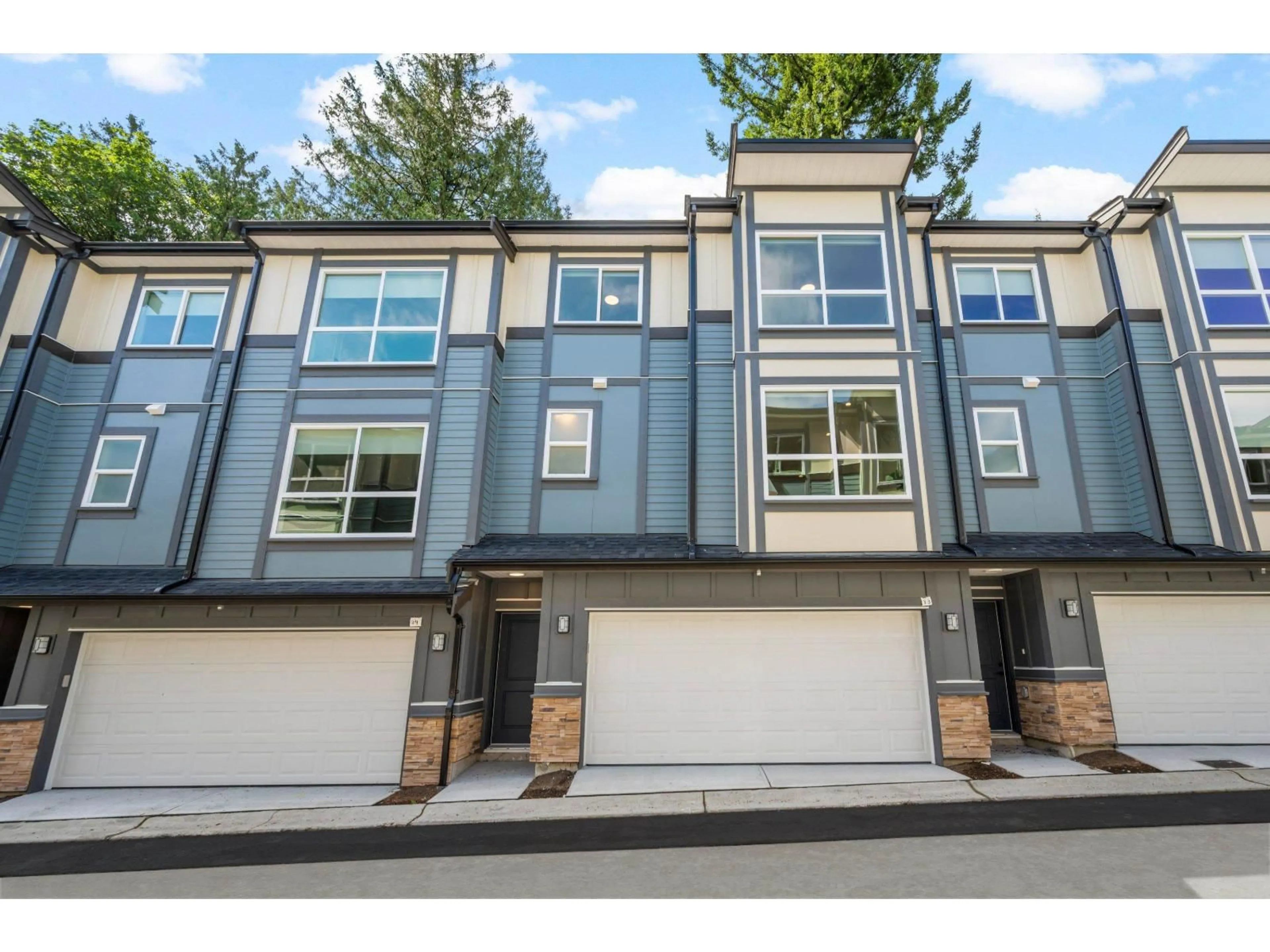 Home with vinyl exterior material, street for 35 - 6162 138, Surrey British Columbia V3X0H9