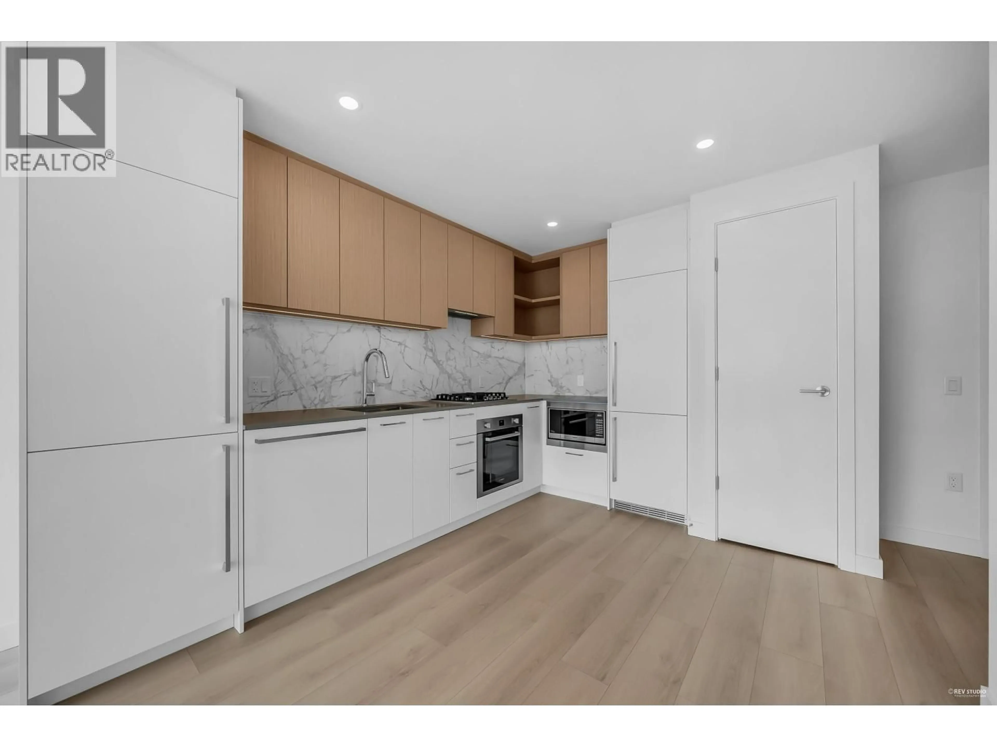 Standard kitchen, wood/laminate floor for 1203 - 6468 WILLINGDON AVENUE, Burnaby British Columbia V5H0L3