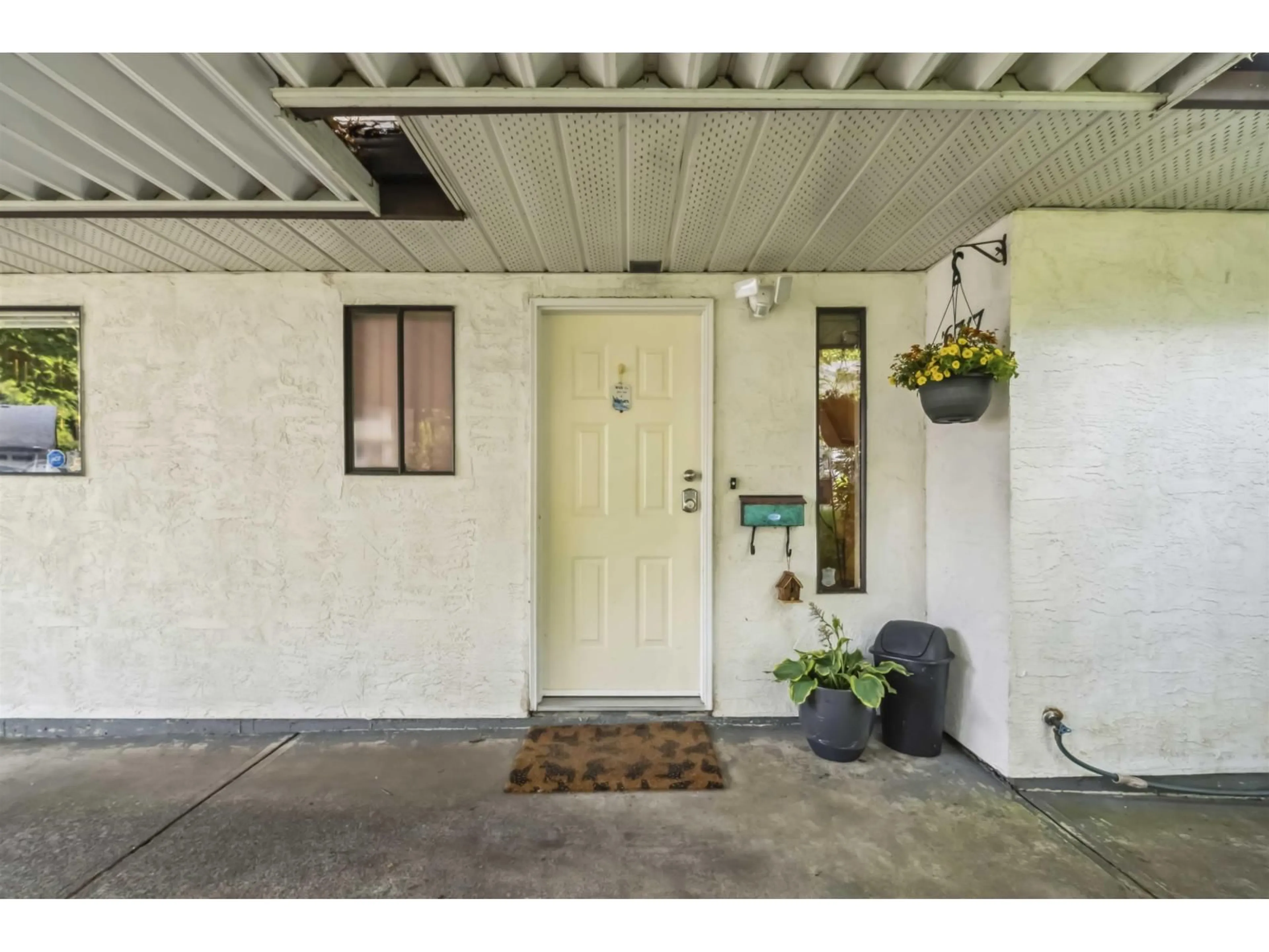 Indoor entryway for 6717 141, Surrey British Columbia V3W6X2