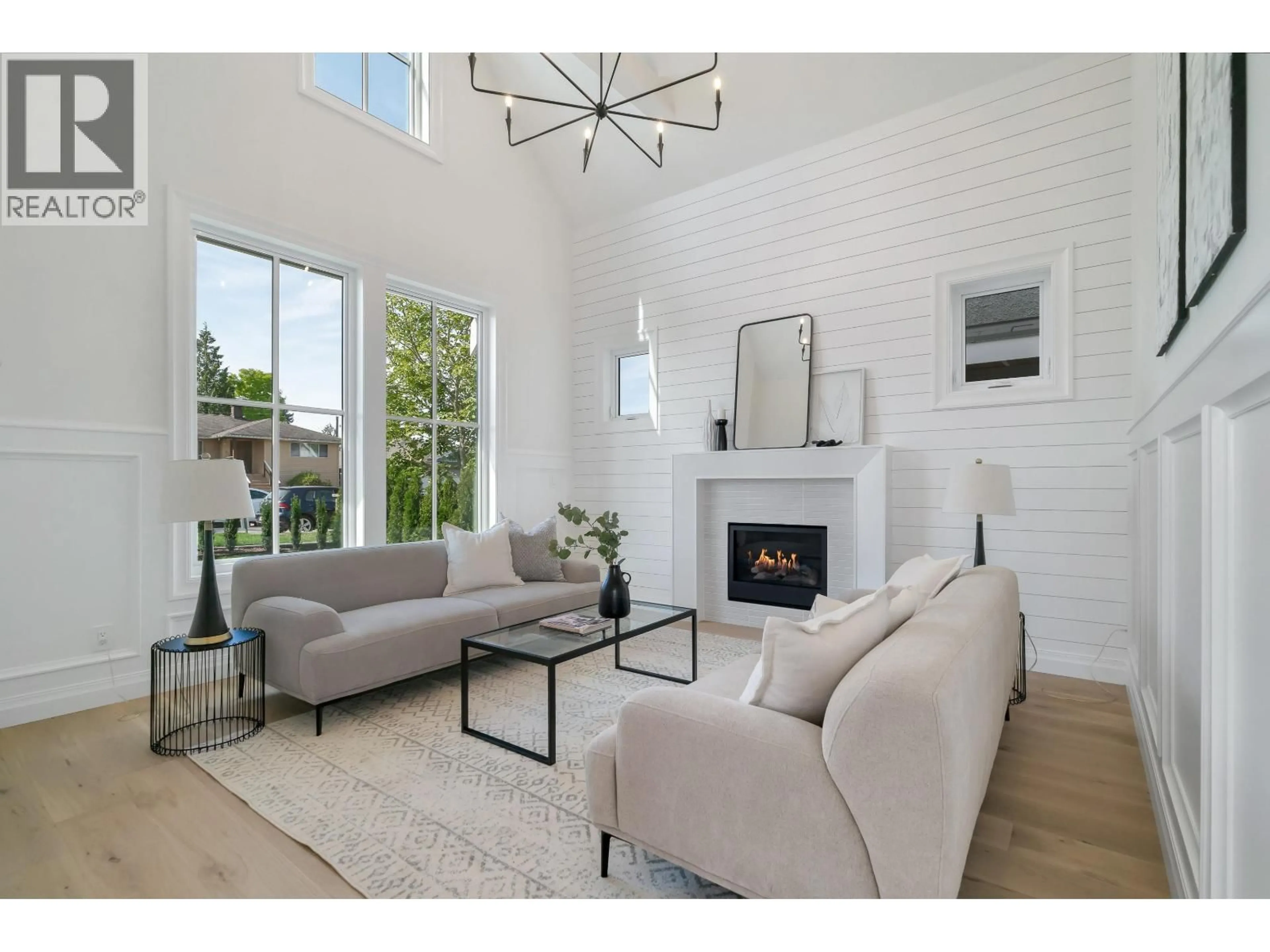 Living room with furniture, unknown for 780 10TH STREET, North Vancouver British Columbia V7L2G1