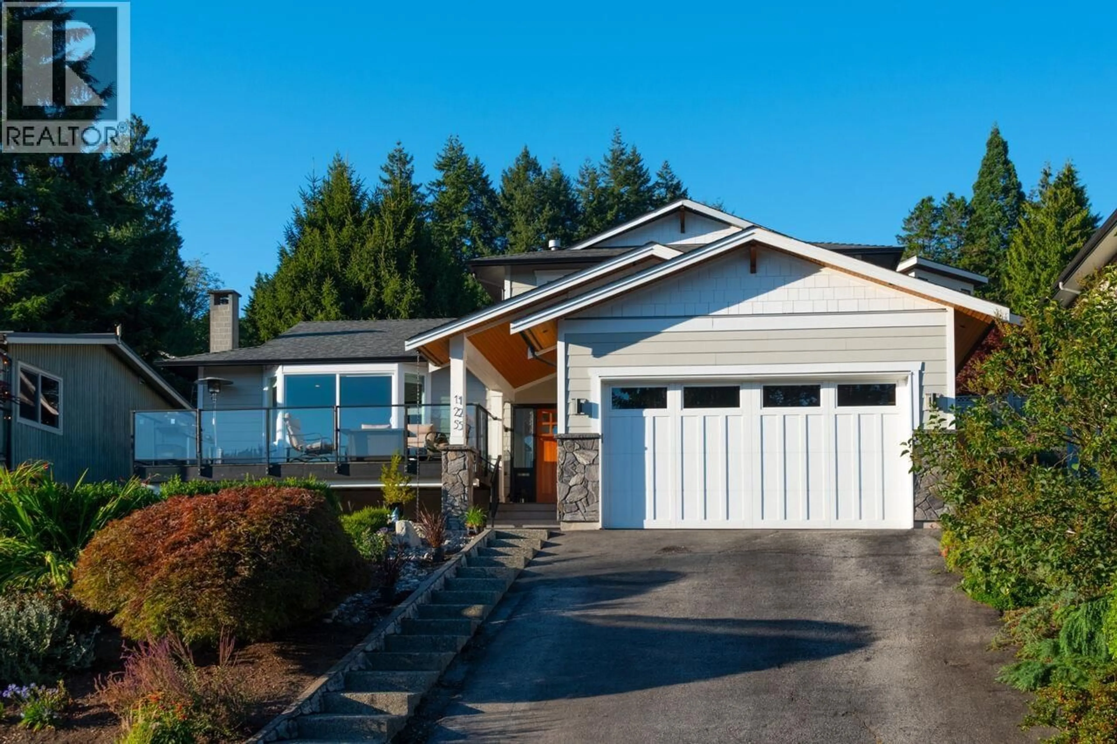 Home with vinyl exterior material, street for 125 APRIL ROAD, Port Moody British Columbia V3H3M4