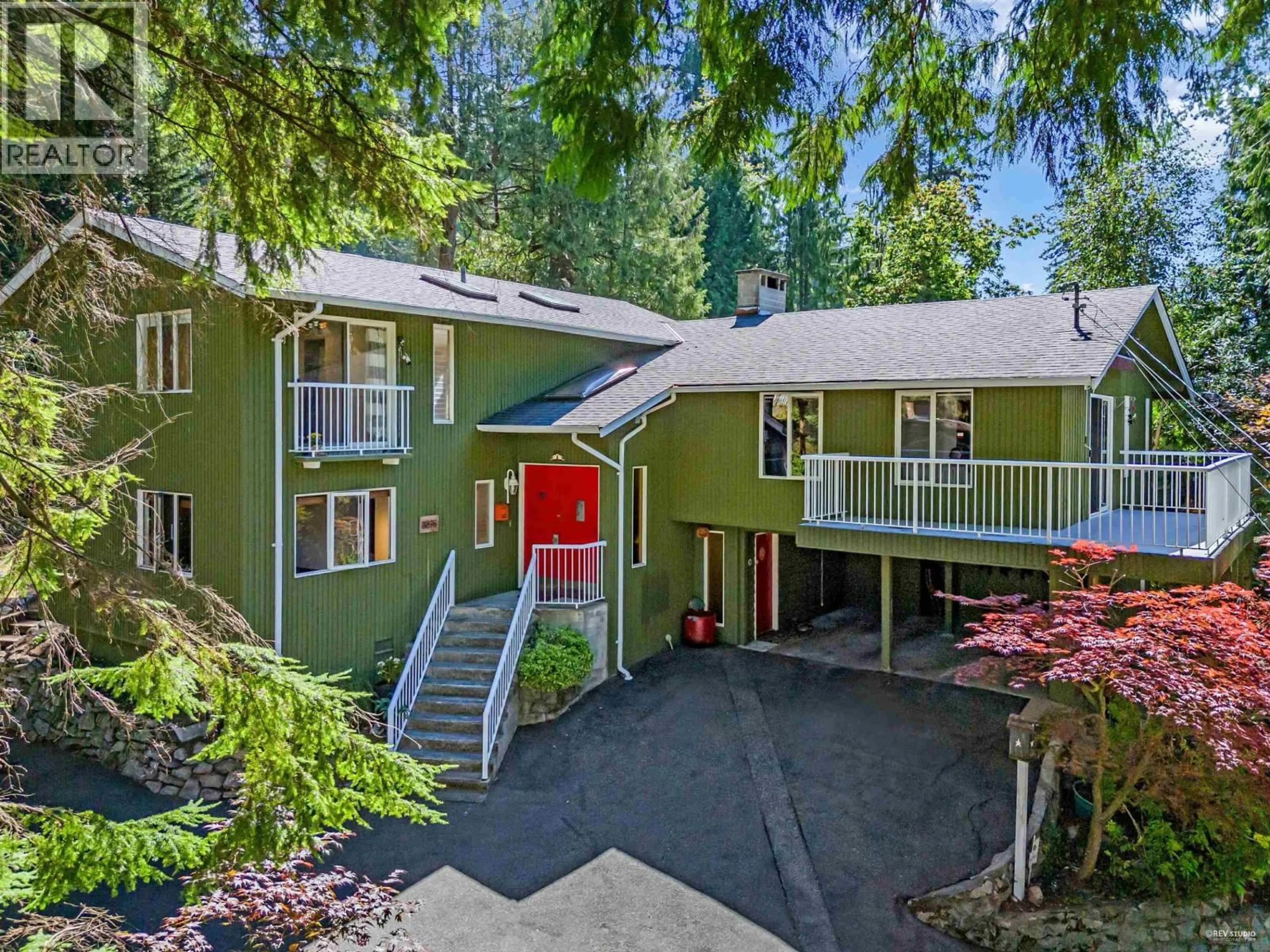 A pic from outside/outdoor area/front of a property/back of a property/a pic from drone, unknown for 3845 BAYRIDGE AVENUE, West Vancouver British Columbia V7V3J3