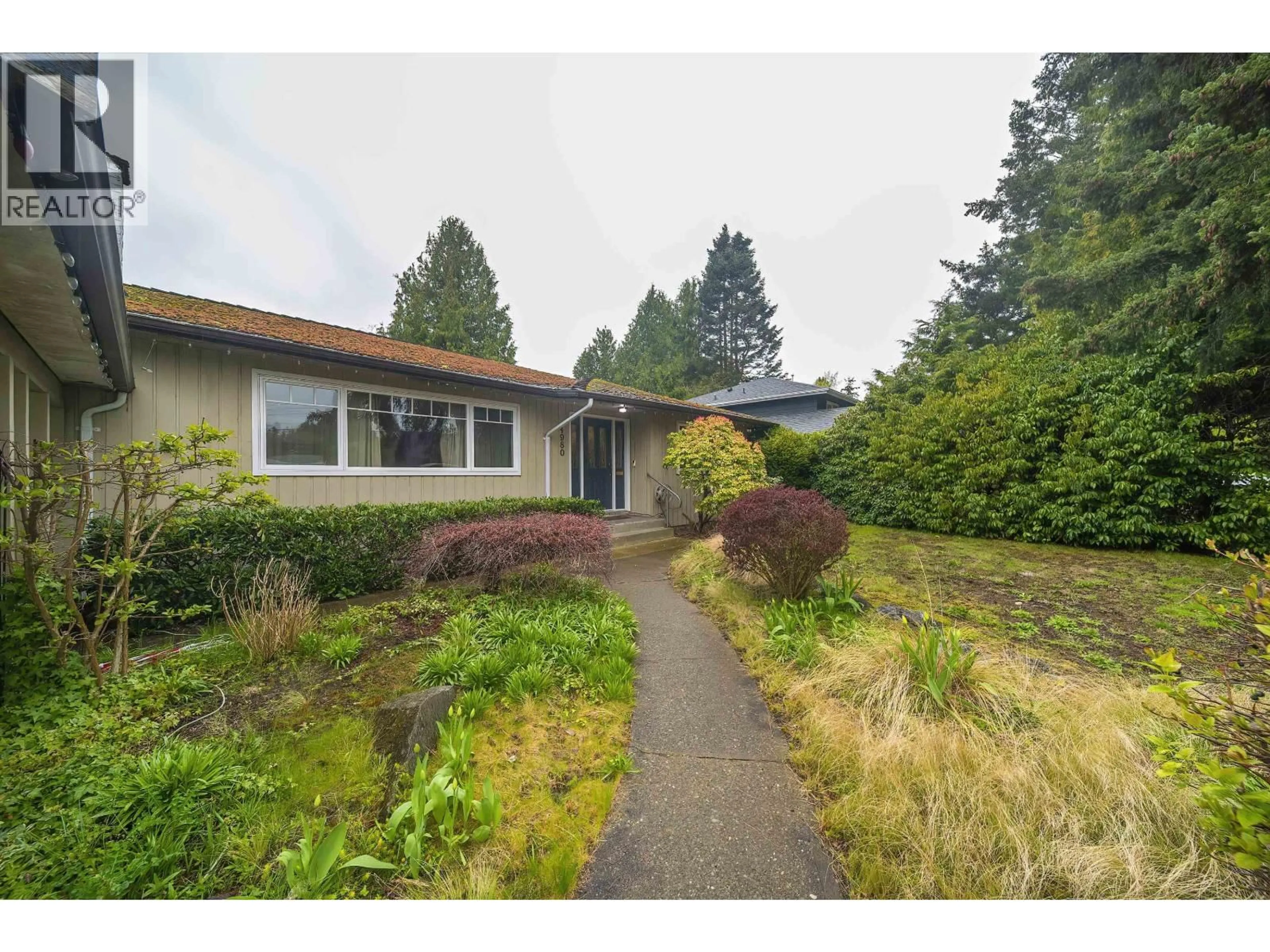 A pic from outside/outdoor area/front of a property/back of a property/a pic from drone, street for 4980 11A AVENUE, Delta British Columbia V4M1Z4