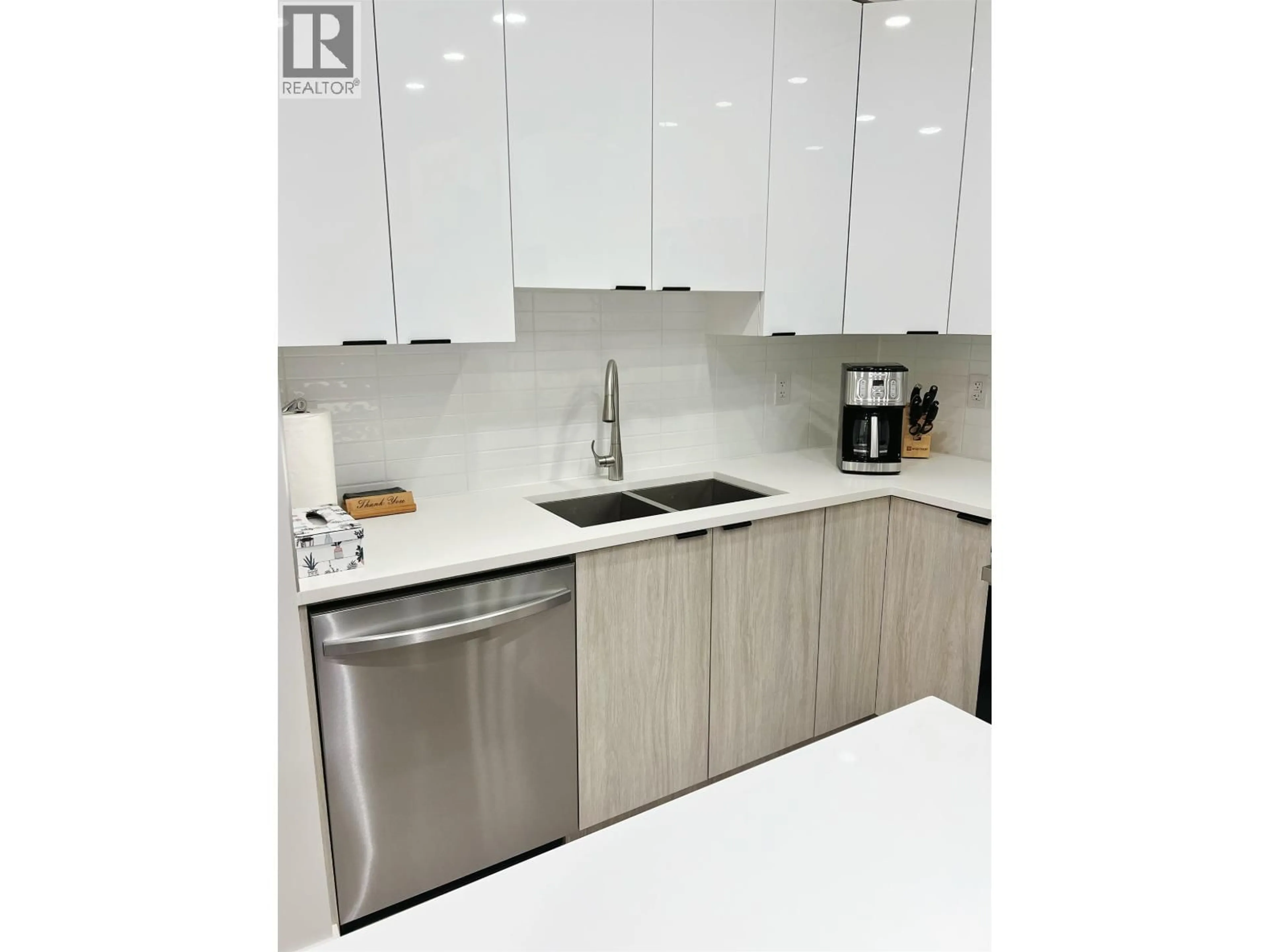 Standard kitchen, unknown for 415 - 11655 FRASER STREET, Maple Ridge British Columbia V2X2E5
