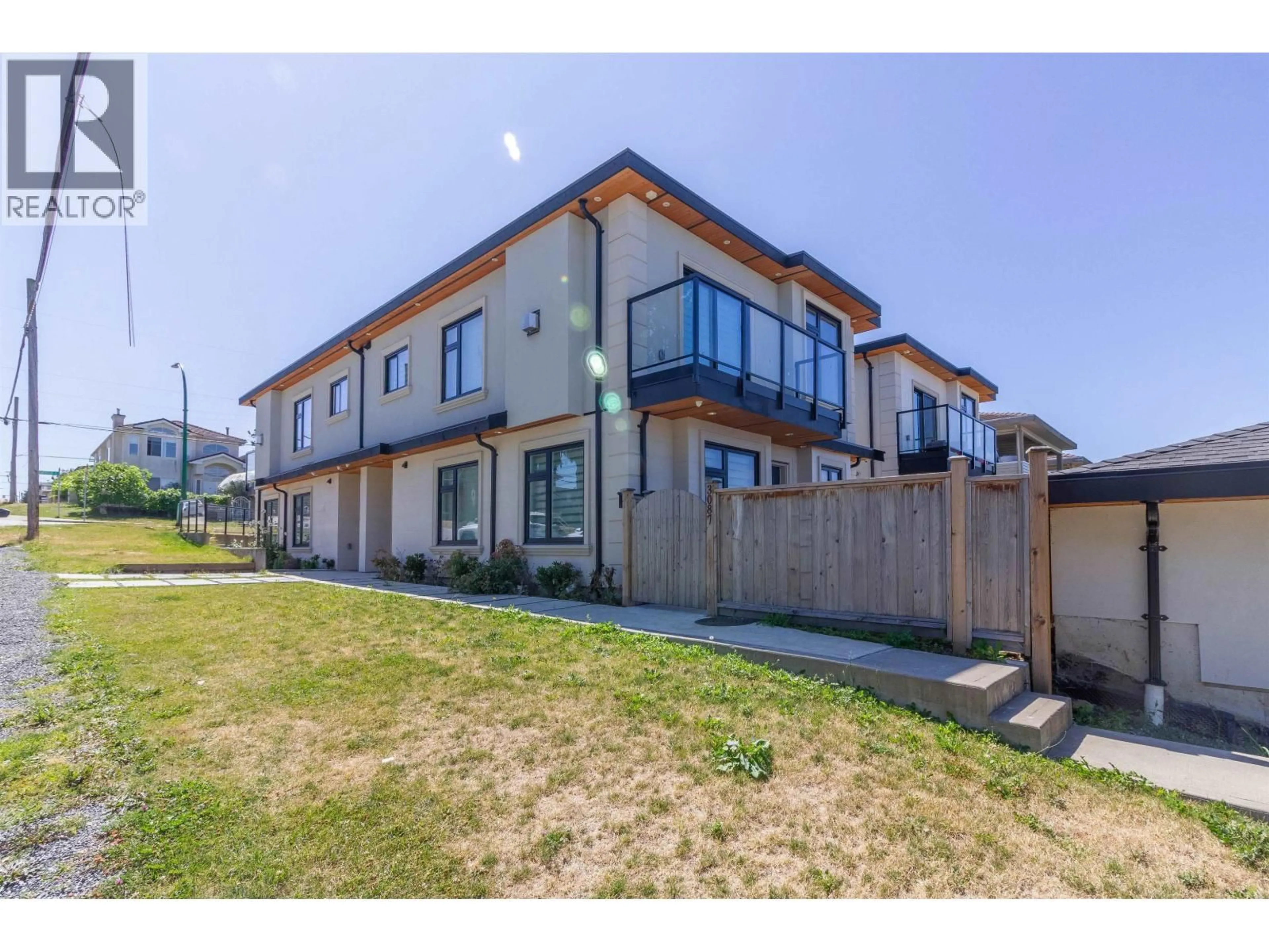 A pic from outside/outdoor area/front of a property/back of a property/a pic from drone, street for 3087 ROYAL OAK AVENUE, Burnaby British Columbia V5G4H5