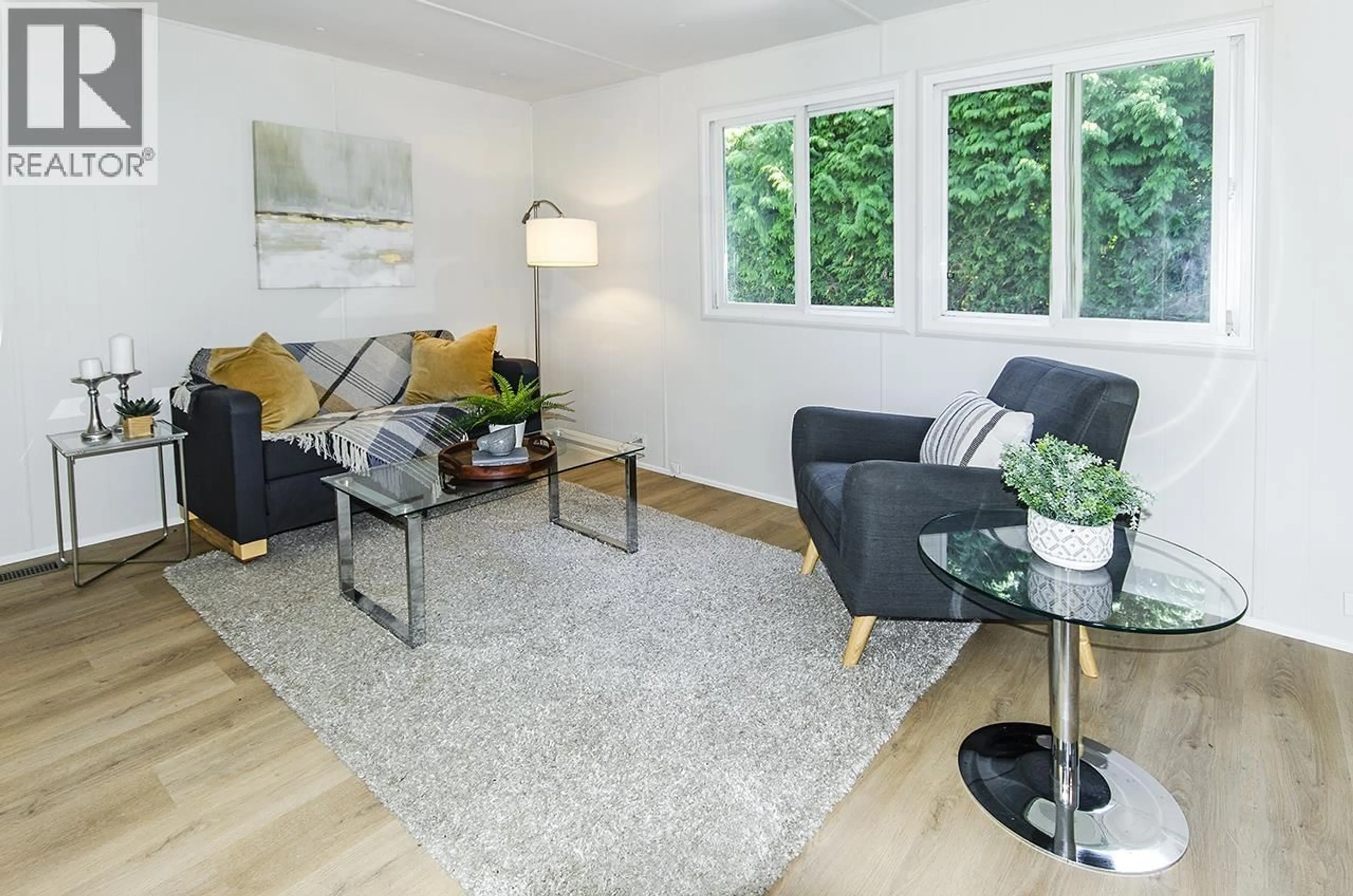 Living room with furniture, wood/laminate floor for 422 RAINDANCE CRESCENT, West Vancouver British Columbia V7P1C2