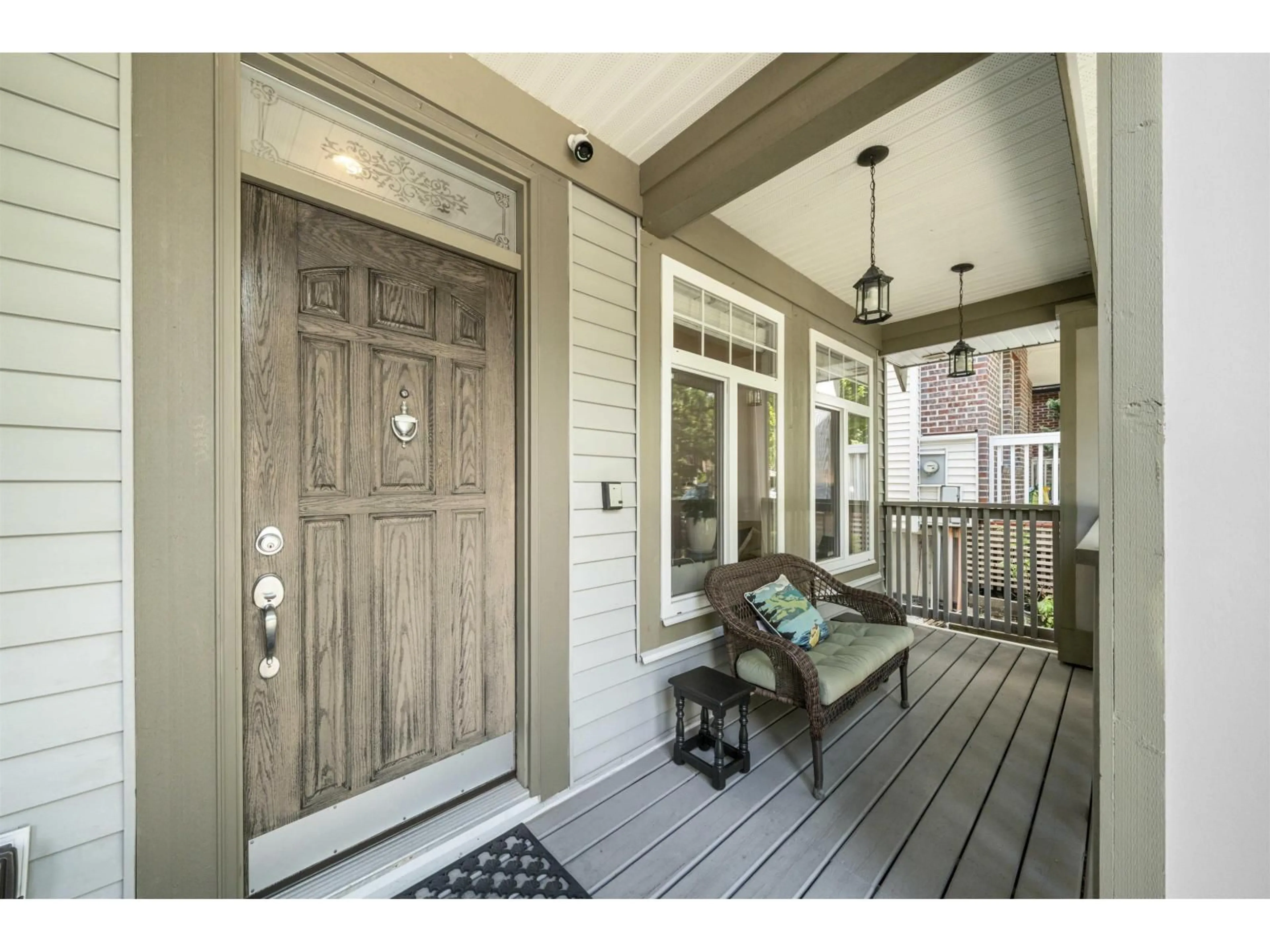 Indoor entryway for 6719 193B, Surrey British Columbia V4N5W5