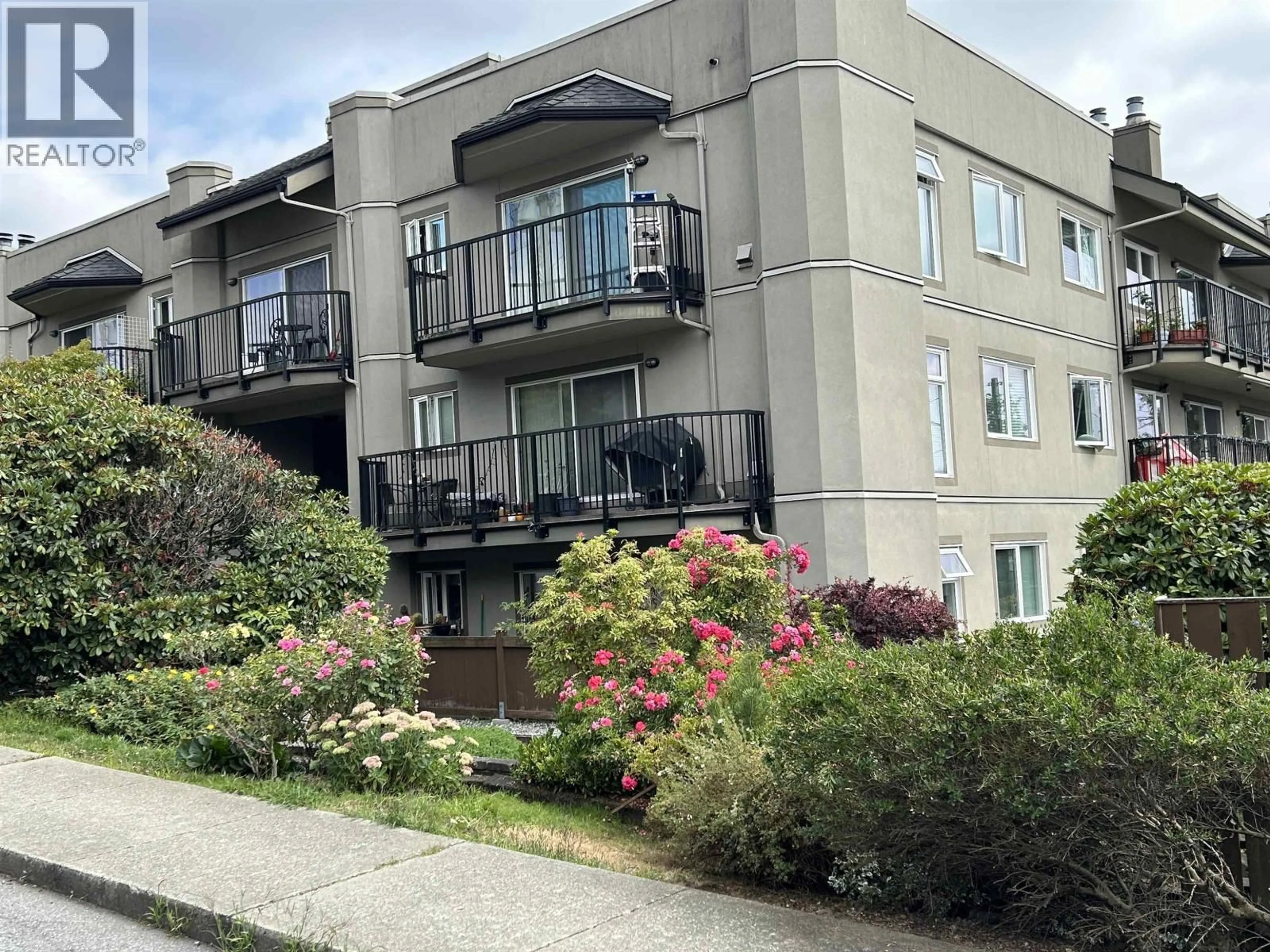 A pic from outside/outdoor area/front of a property/back of a property/a pic from drone, unknown for 206 - 602 BLACKFORD STREET, New Westminster British Columbia V3M1R6