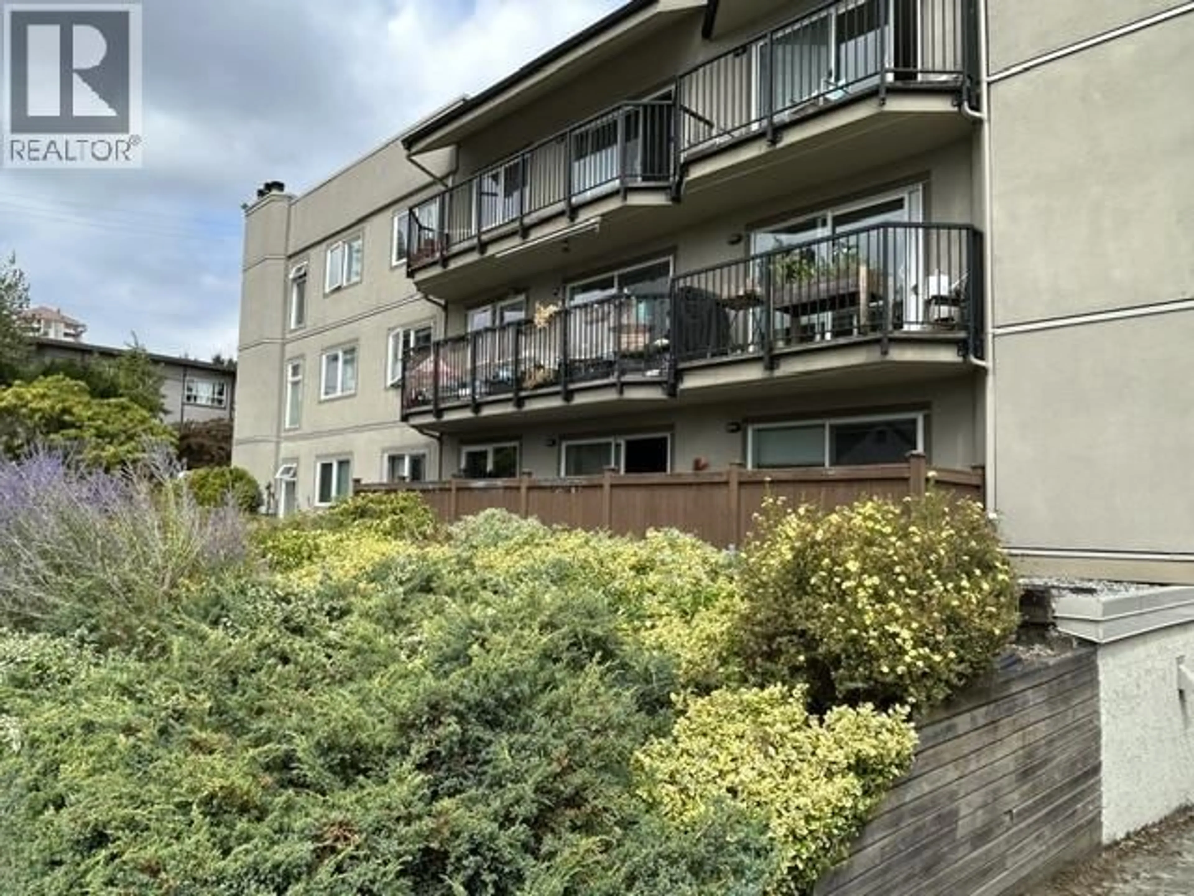 A pic from outside/outdoor area/front of a property/back of a property/a pic from drone, unknown for 206 - 602 BLACKFORD STREET, New Westminster British Columbia V3M1R6