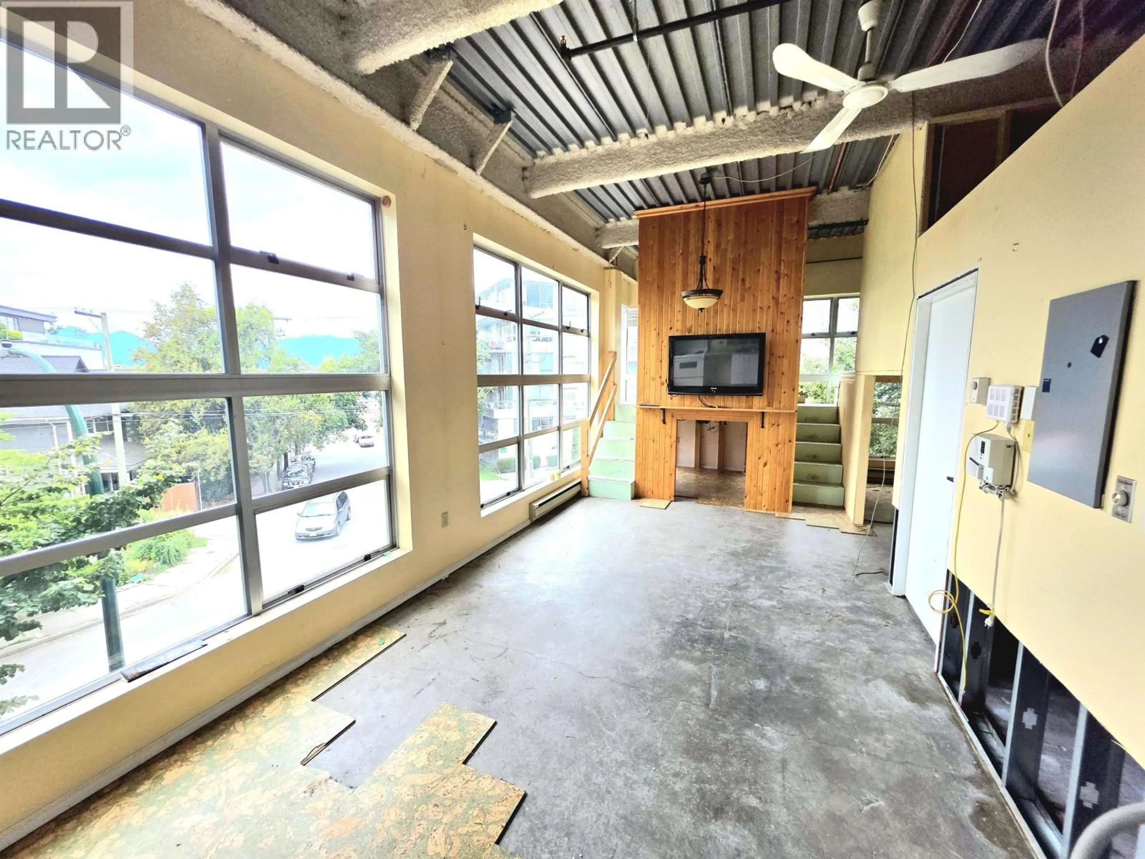 Indoor foyer for 201 - 272 4TH AVENUE, Vancouver British Columbia V5T4S2