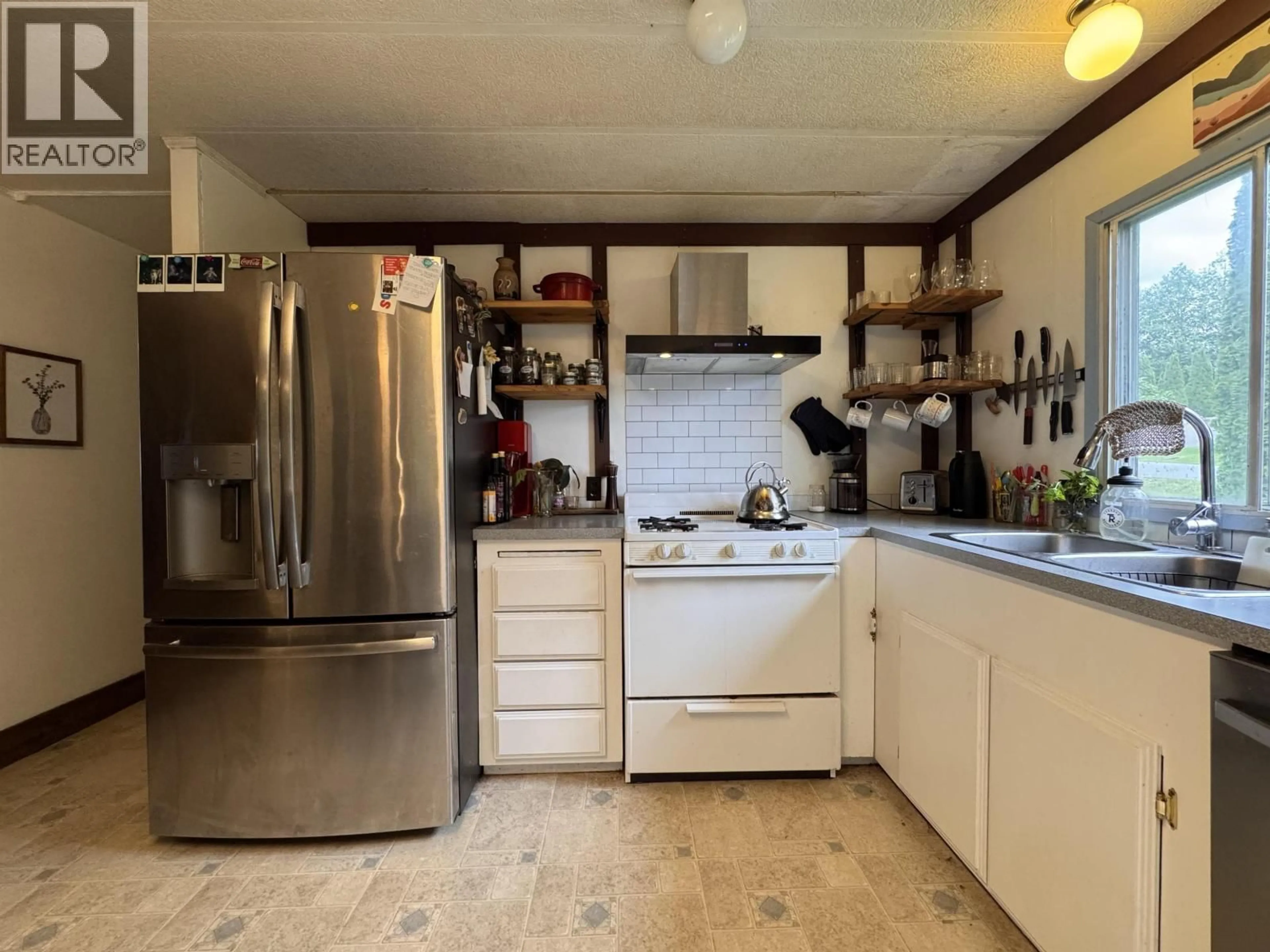 Standard kitchen, ceramic/tile floor for 2914 THORNHILL STREET, Terrace British Columbia V8G4Z7