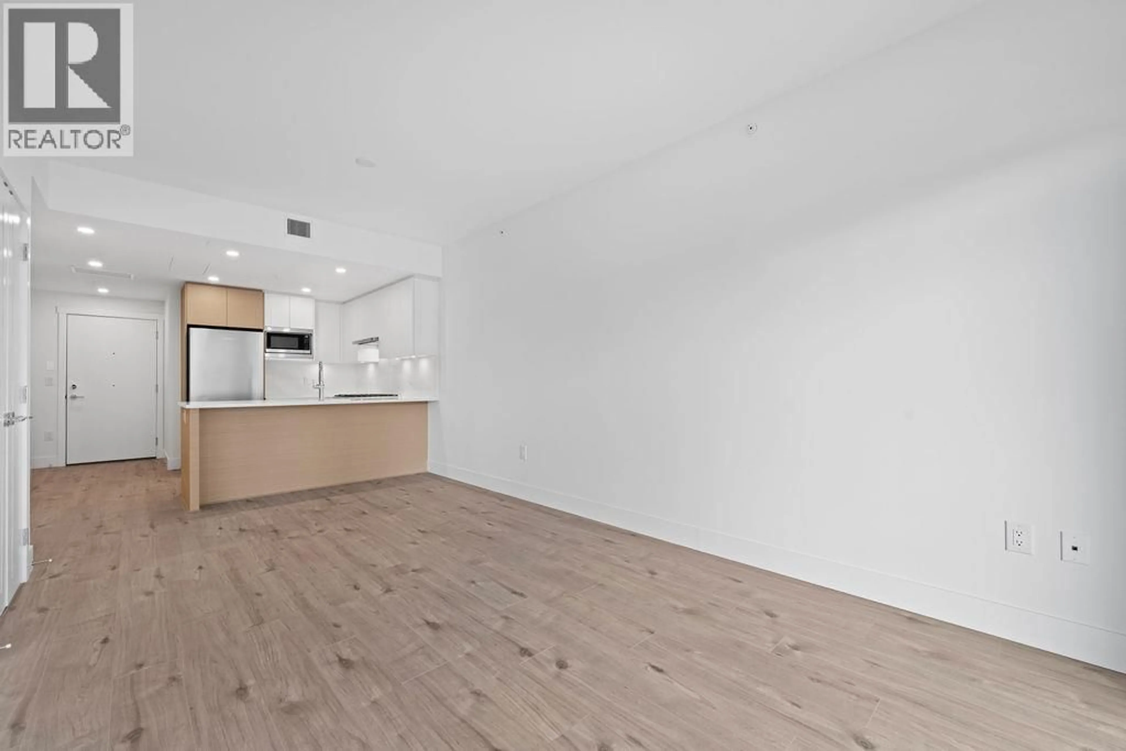 A pic of a room for 305 - 4788 HASTINGS STREET, Burnaby British Columbia V5C0P4