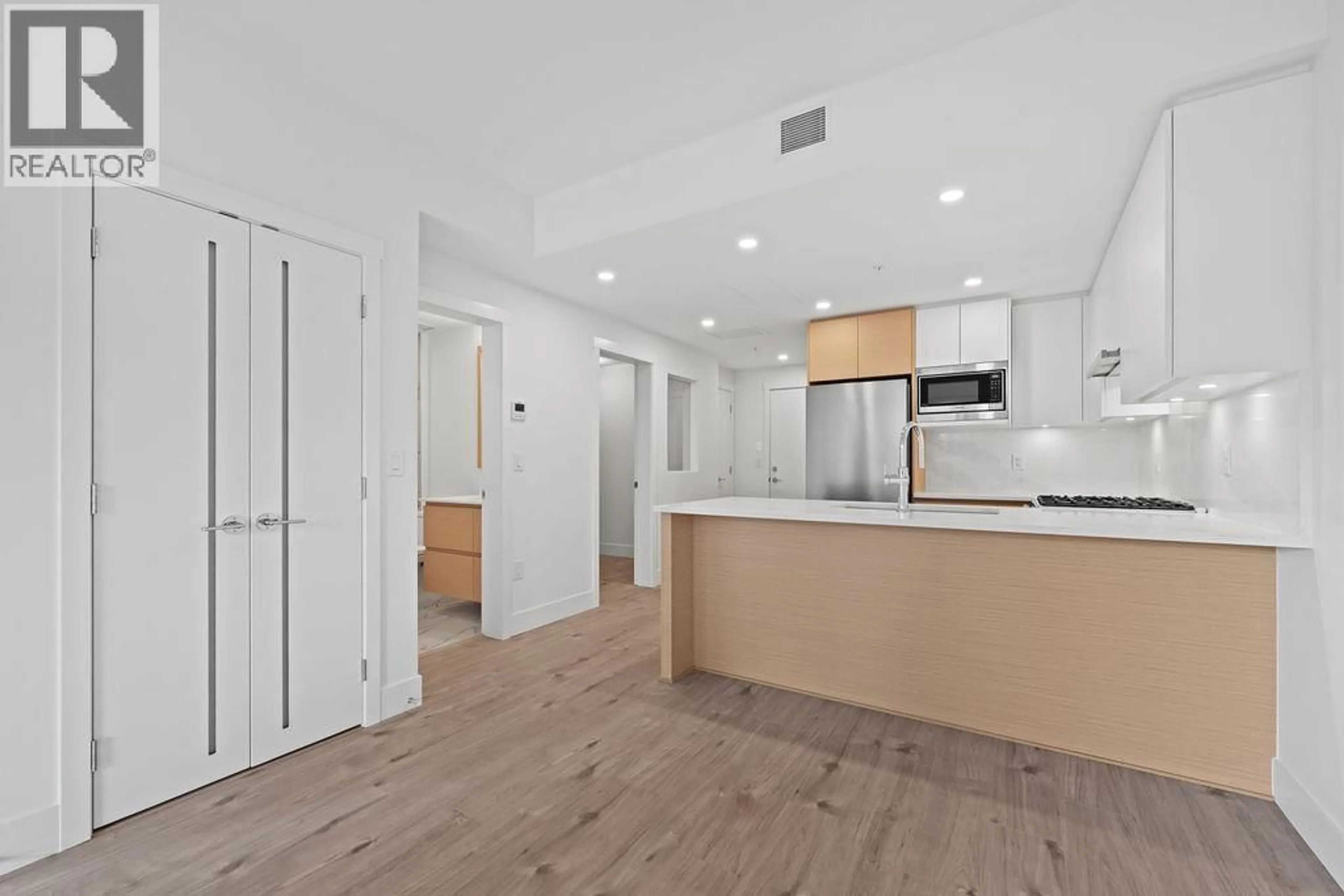 Open concept kitchen, unknown for 305 - 4788 HASTINGS STREET, Burnaby British Columbia V5C0P4