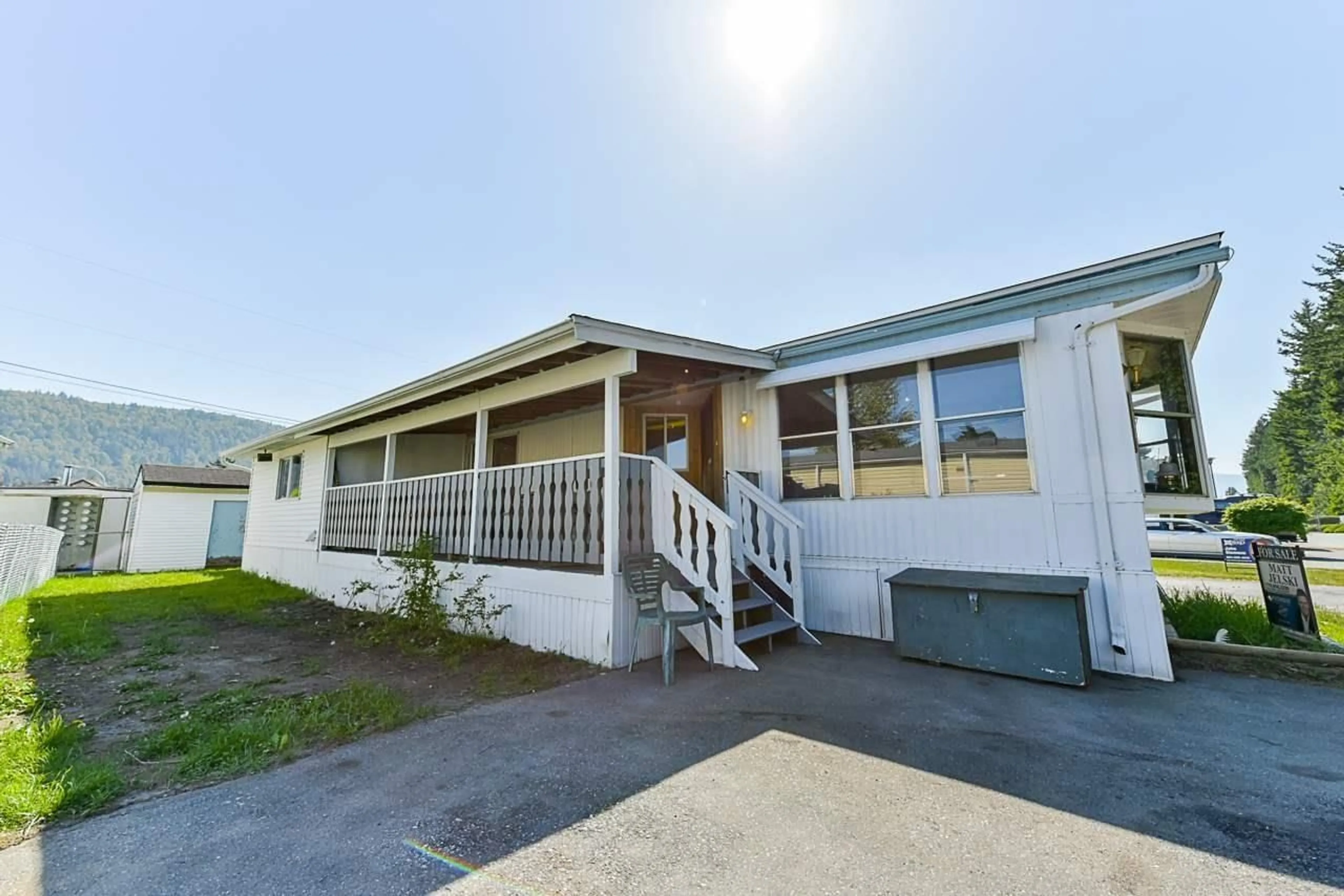 Home with vinyl exterior material, street for 17 - 44565 MONTE VISTA DRIVE, Chilliwack British Columbia V2R5Y4