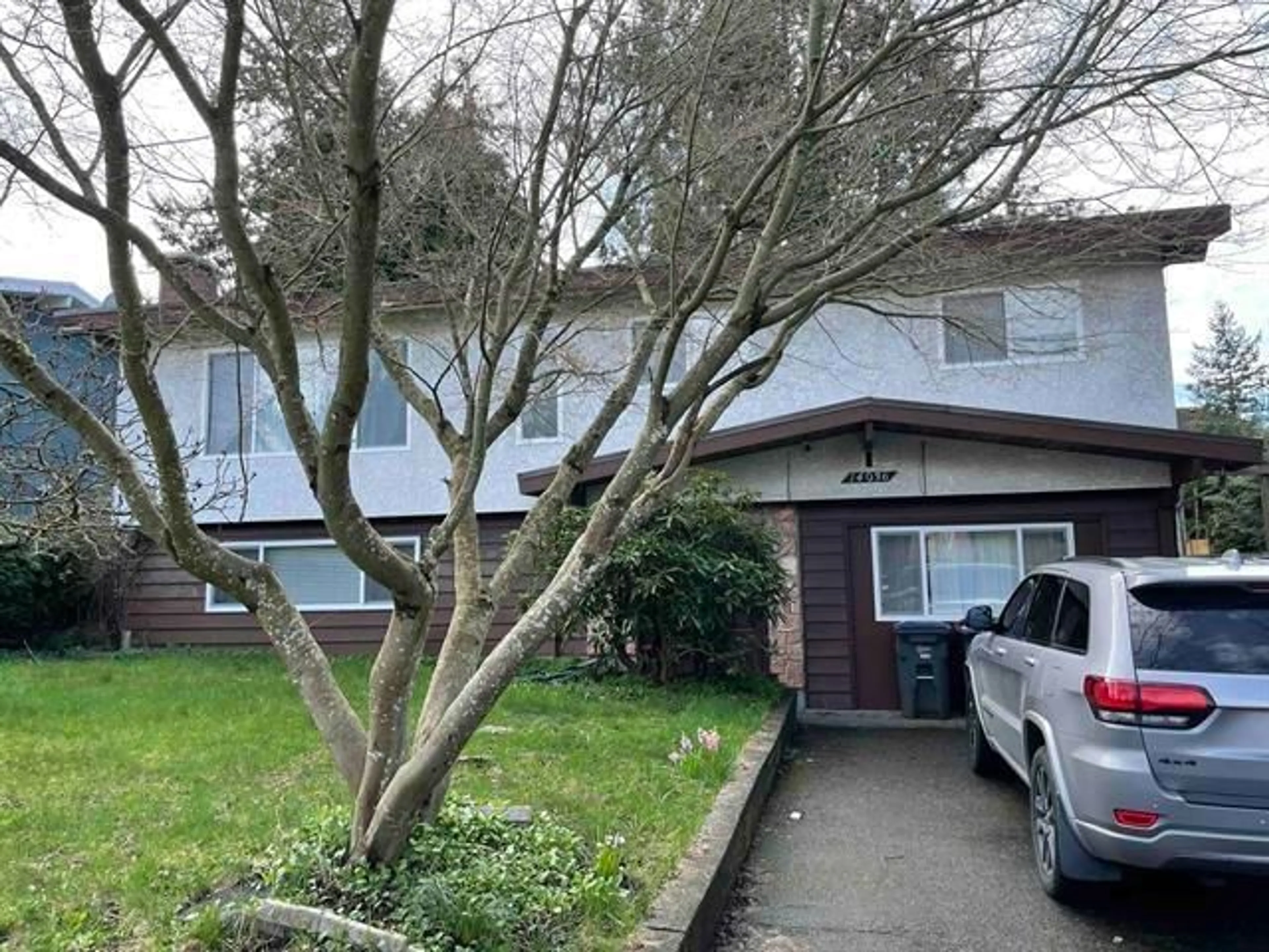 A pic from outside/outdoor area/front of a property/back of a property/a pic from drone, street for 14036 102A, Surrey British Columbia V3T1P9