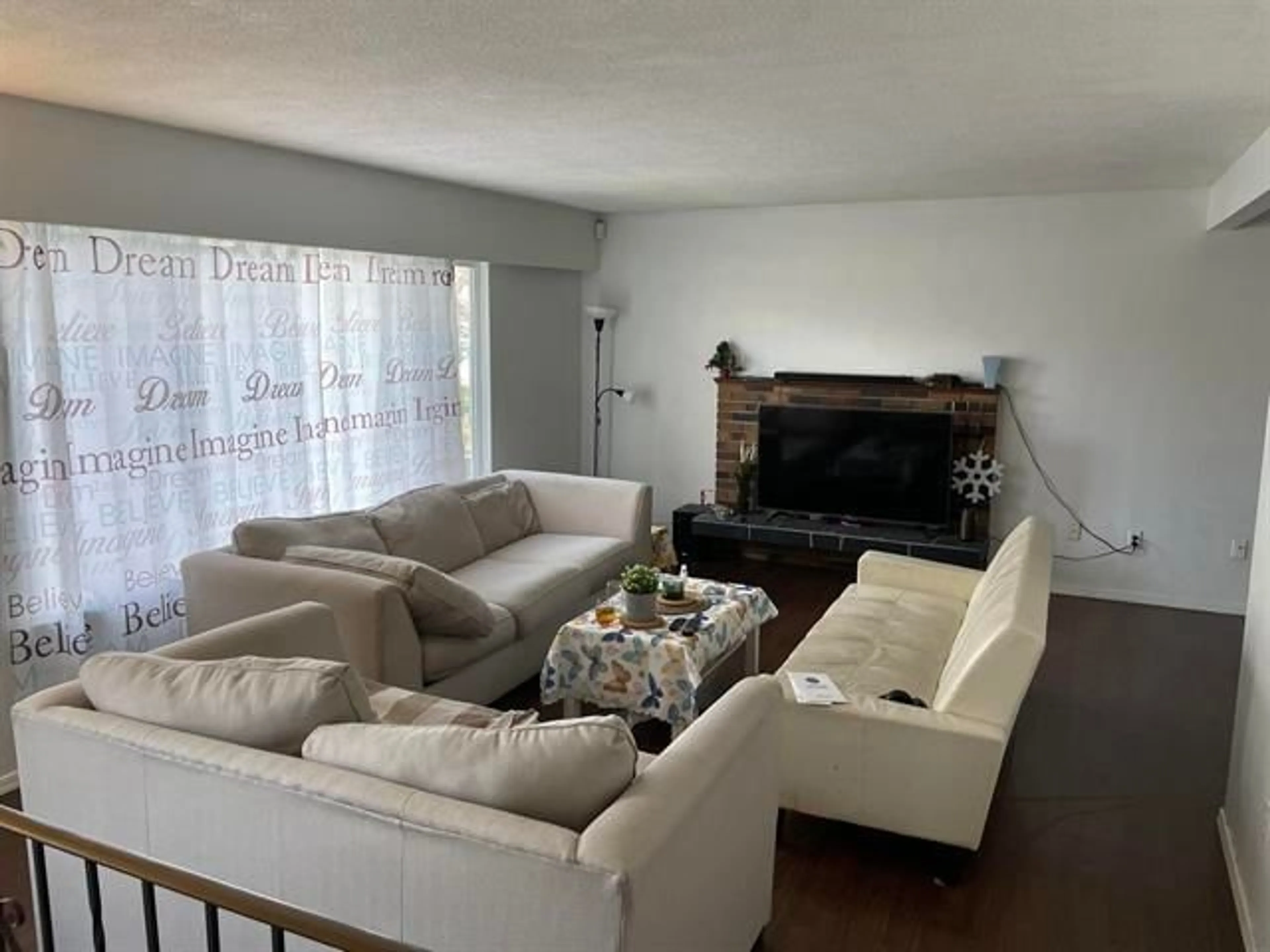 Living room with furniture, unknown for 14036 102A, Surrey British Columbia V3T1P9