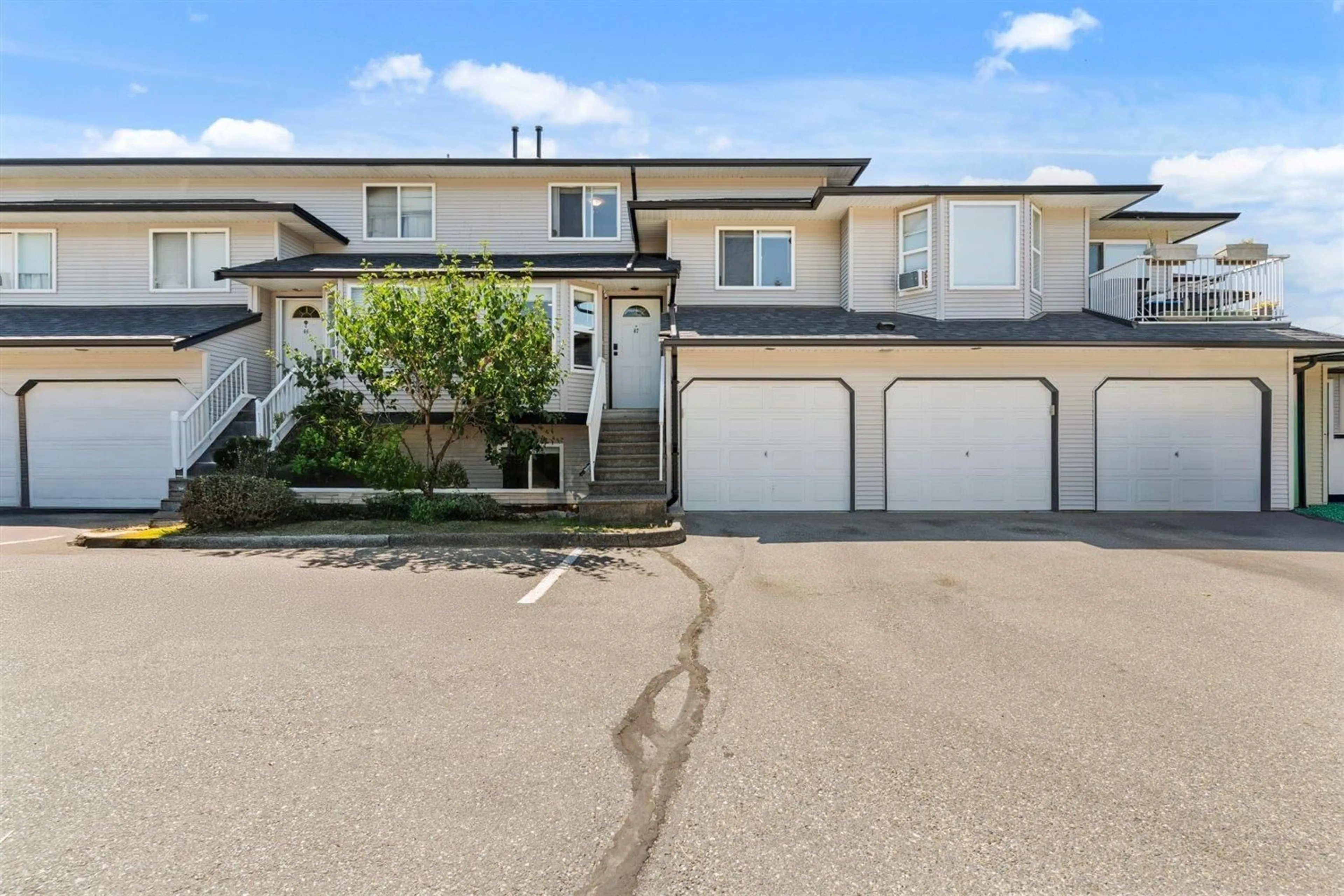 A pic from outside/outdoor area/front of a property/back of a property/a pic from drone, street for 67 - 34332 MACLURE, Abbotsford British Columbia V2S7S8