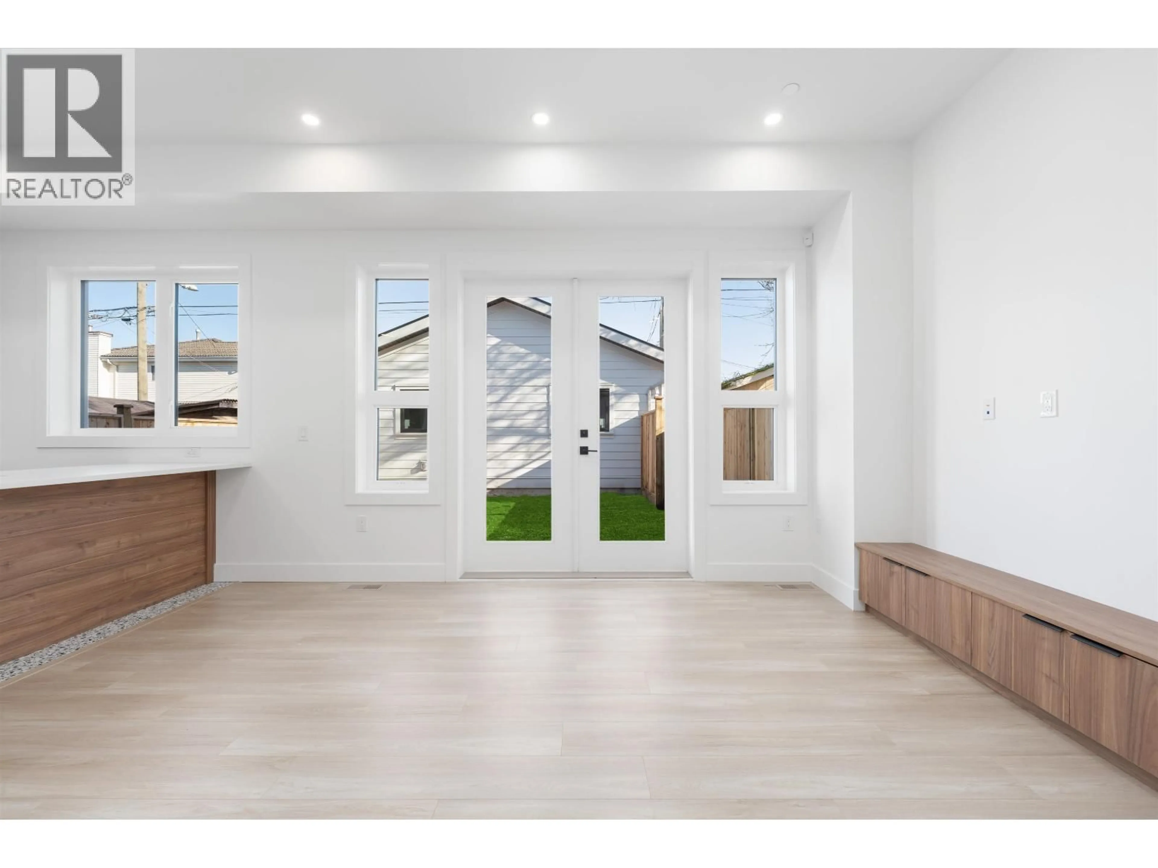 Indoor entryway for 4014 RUPERT STREET, Vancouver British Columbia V5R2H3