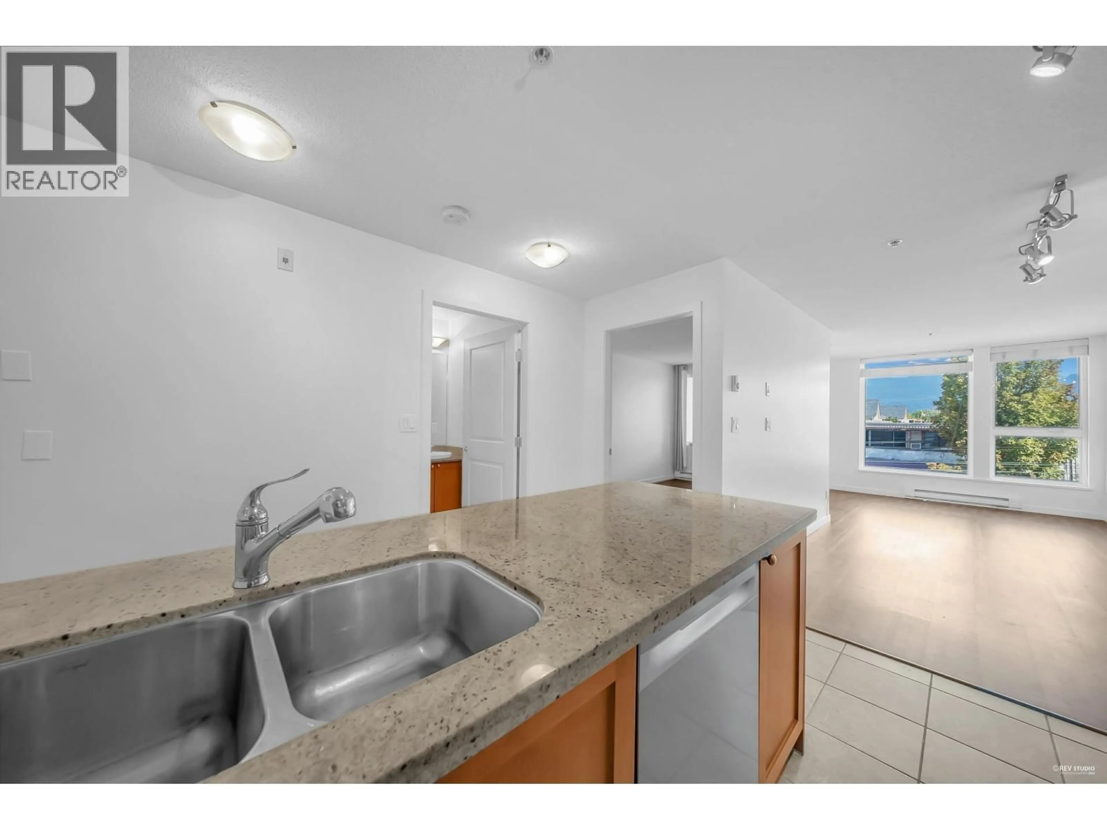 Standard kitchen, unknown for 309 - 2636 HASTINGS STREET, Vancouver British Columbia V5K0A4