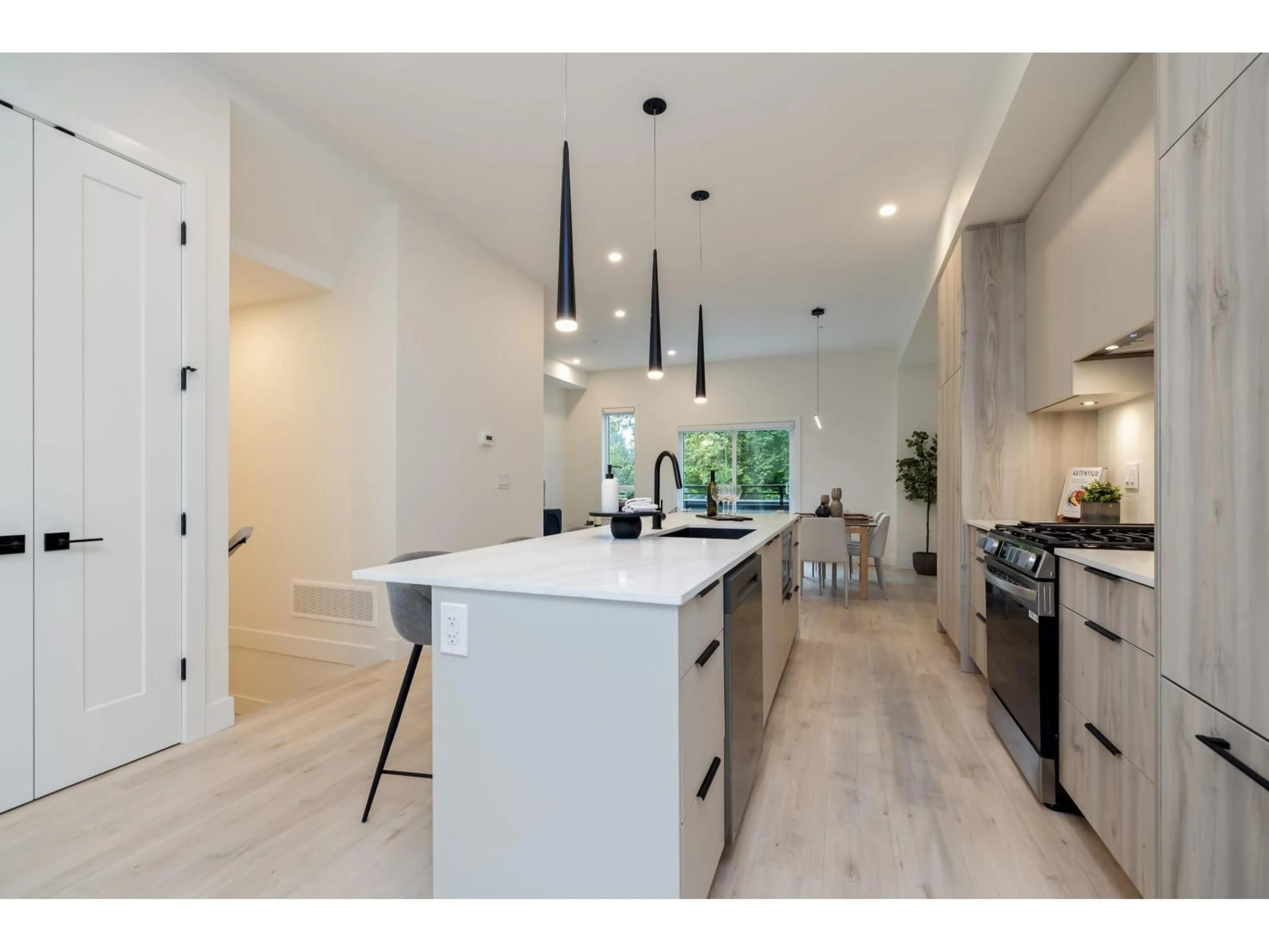 Open concept kitchen, unknown for 4538 208, Langley British Columbia V3A3G5