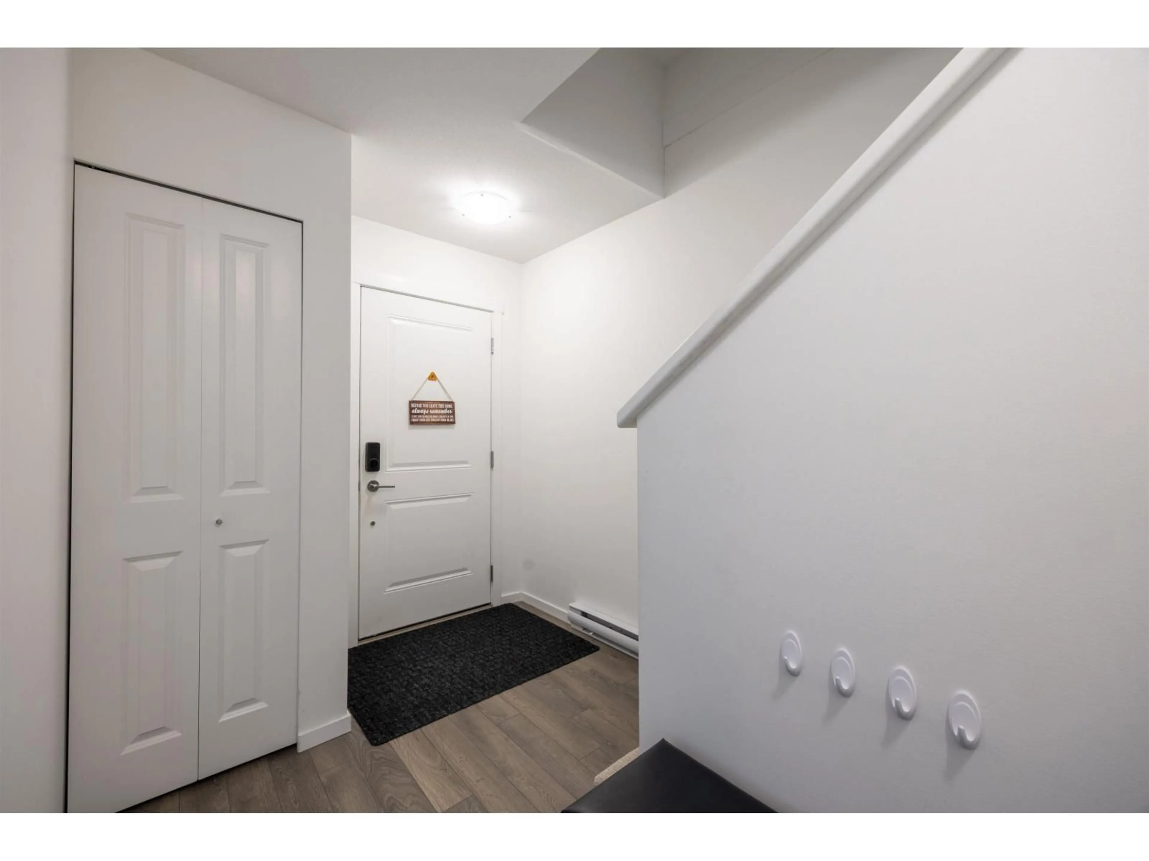 Indoor entryway for 35 - 15487 99A, Surrey British Columbia V3R0G9