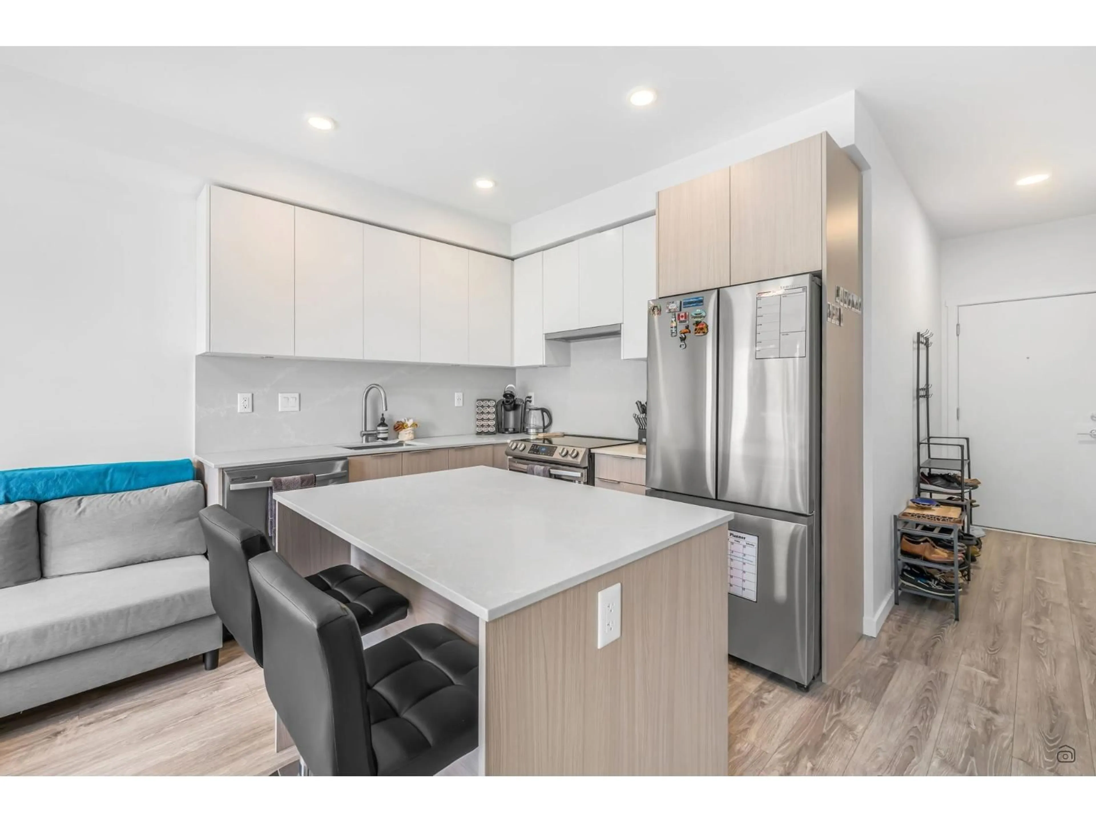 Open concept kitchen, unknown for 307 - 13969 96, Surrey British Columbia V3T0T1