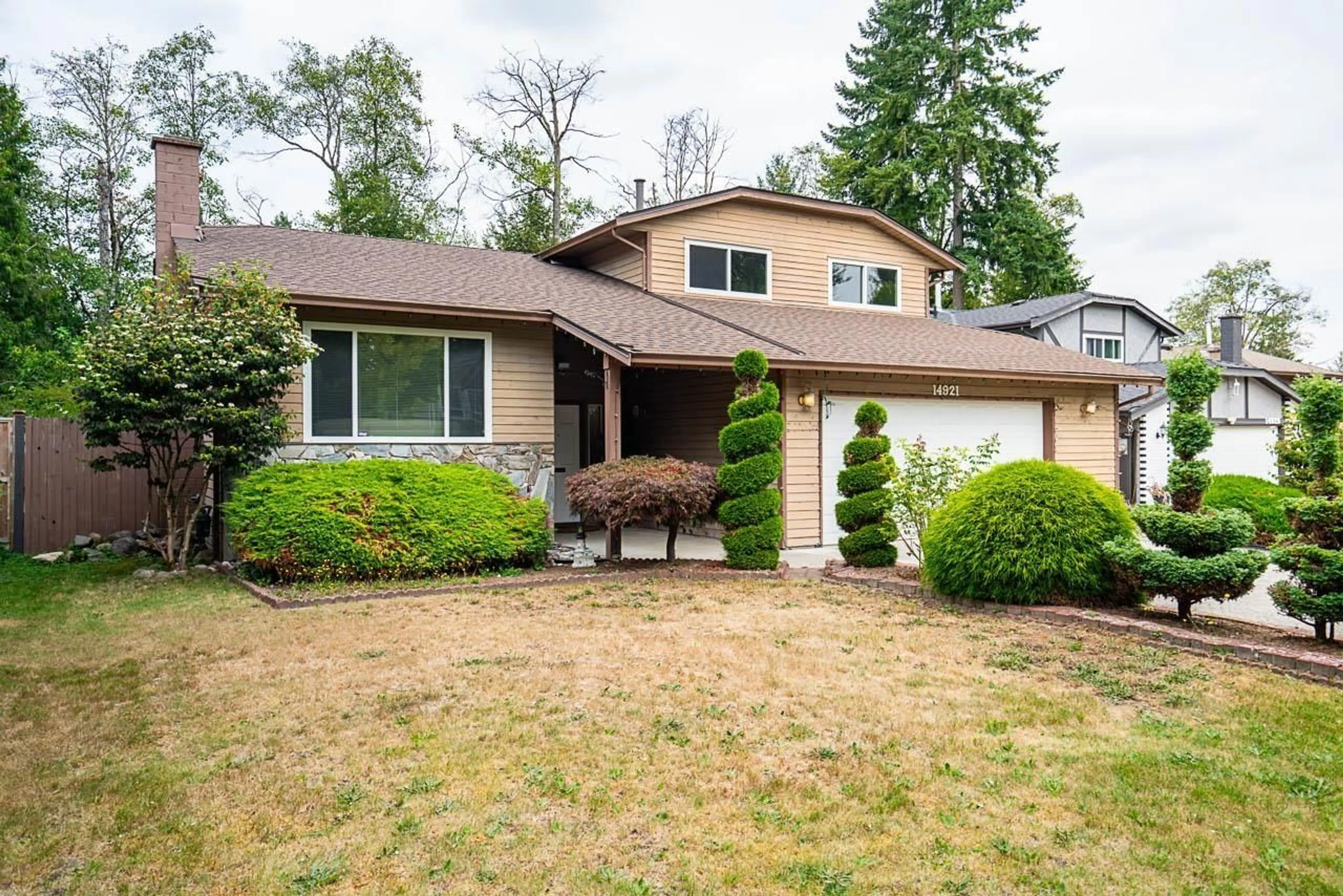 Home with vinyl exterior material, street for 14921 99A, Surrey British Columbia V3R7M9