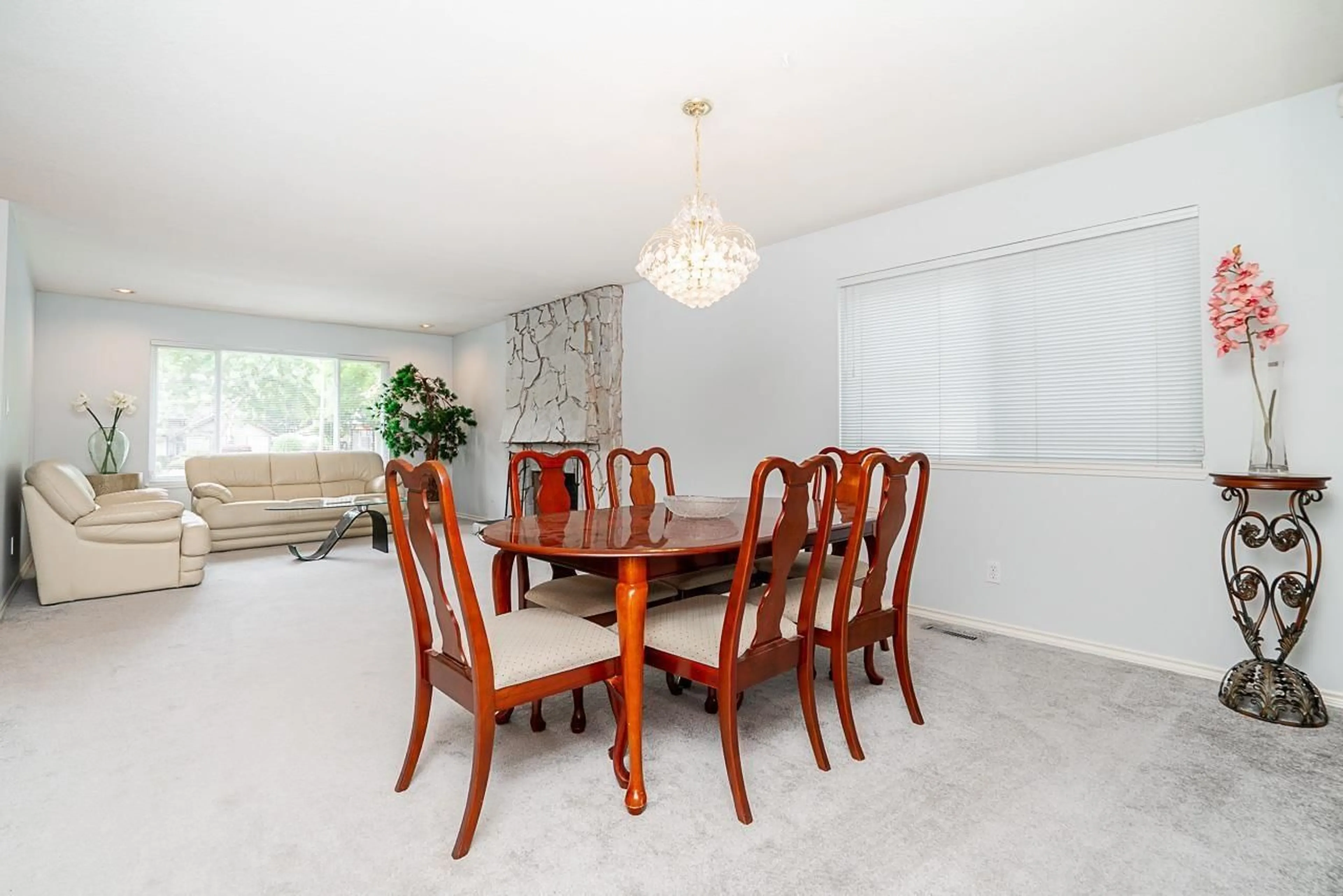 Dining room, wood/laminate floor for 14921 99A, Surrey British Columbia V3R7M9