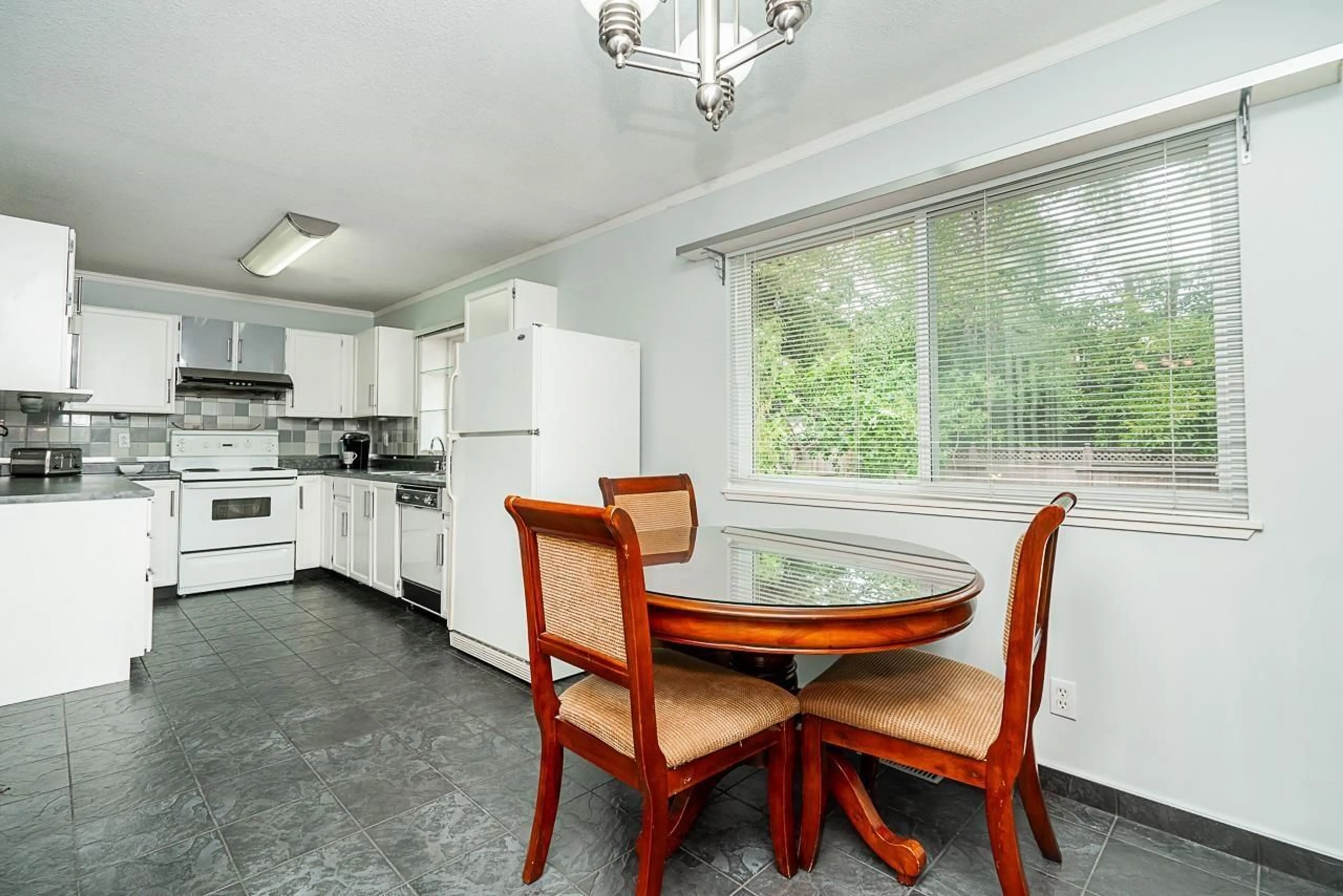 Dining room, ceramic/tile floor for 14921 99A, Surrey British Columbia V3R7M9