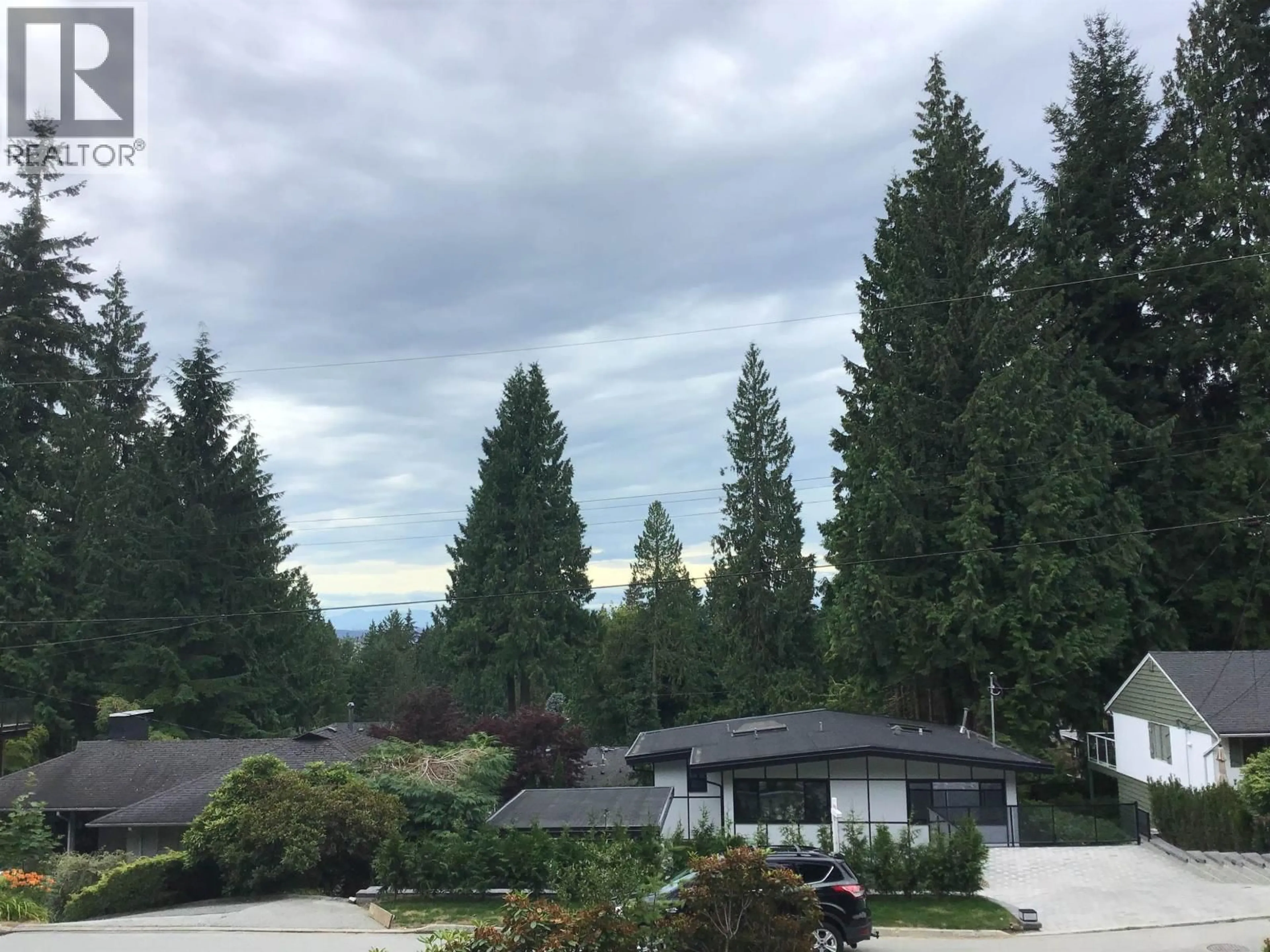 A pic from outside/outdoor area/front of a property/back of a property/a pic from drone, mountain view for 528 GREENWAY AVENUE, North Vancouver British Columbia V7N3C8