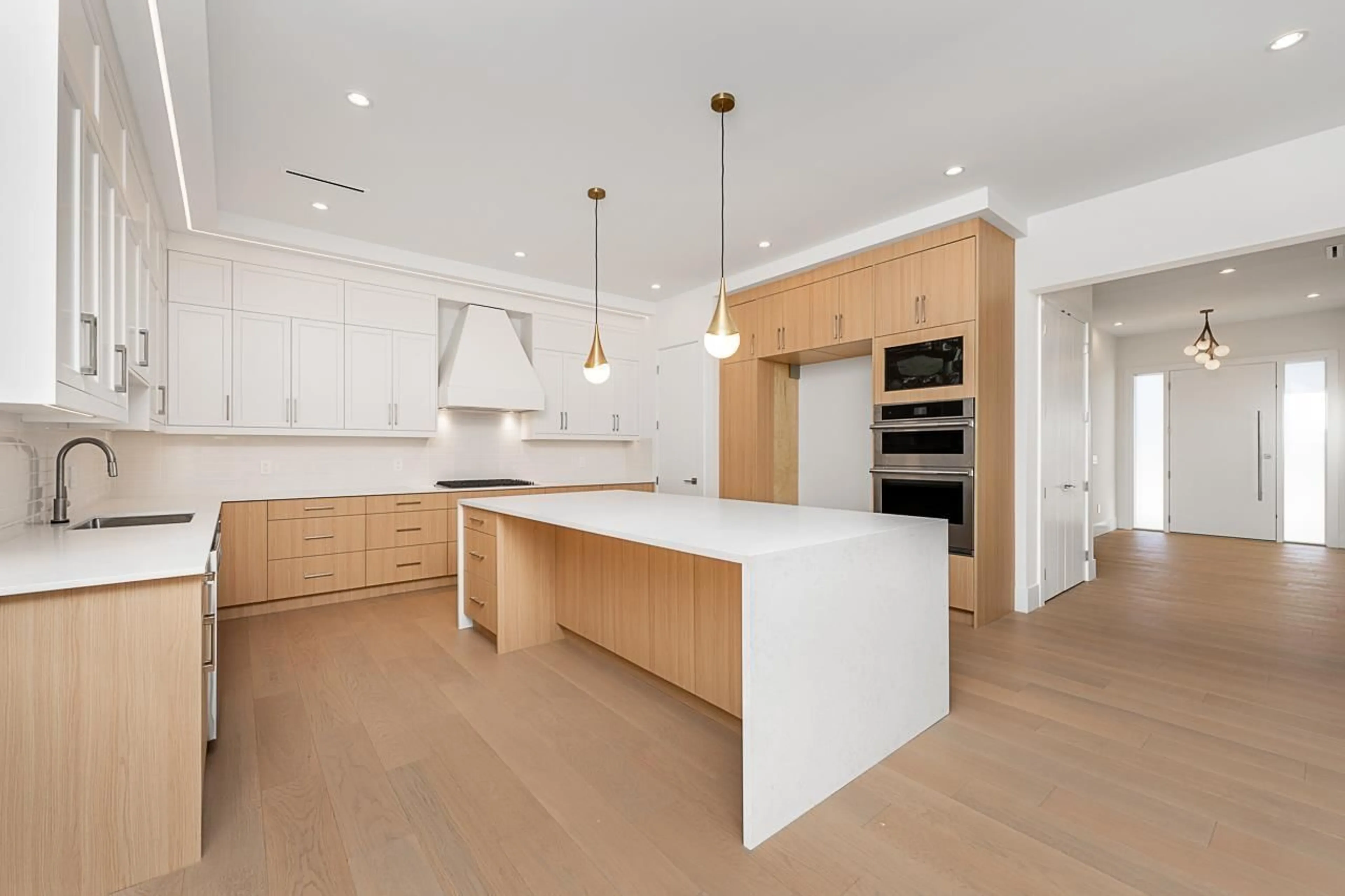 Open concept kitchen, unknown for 12759 107A, Surrey British Columbia V3V3J3