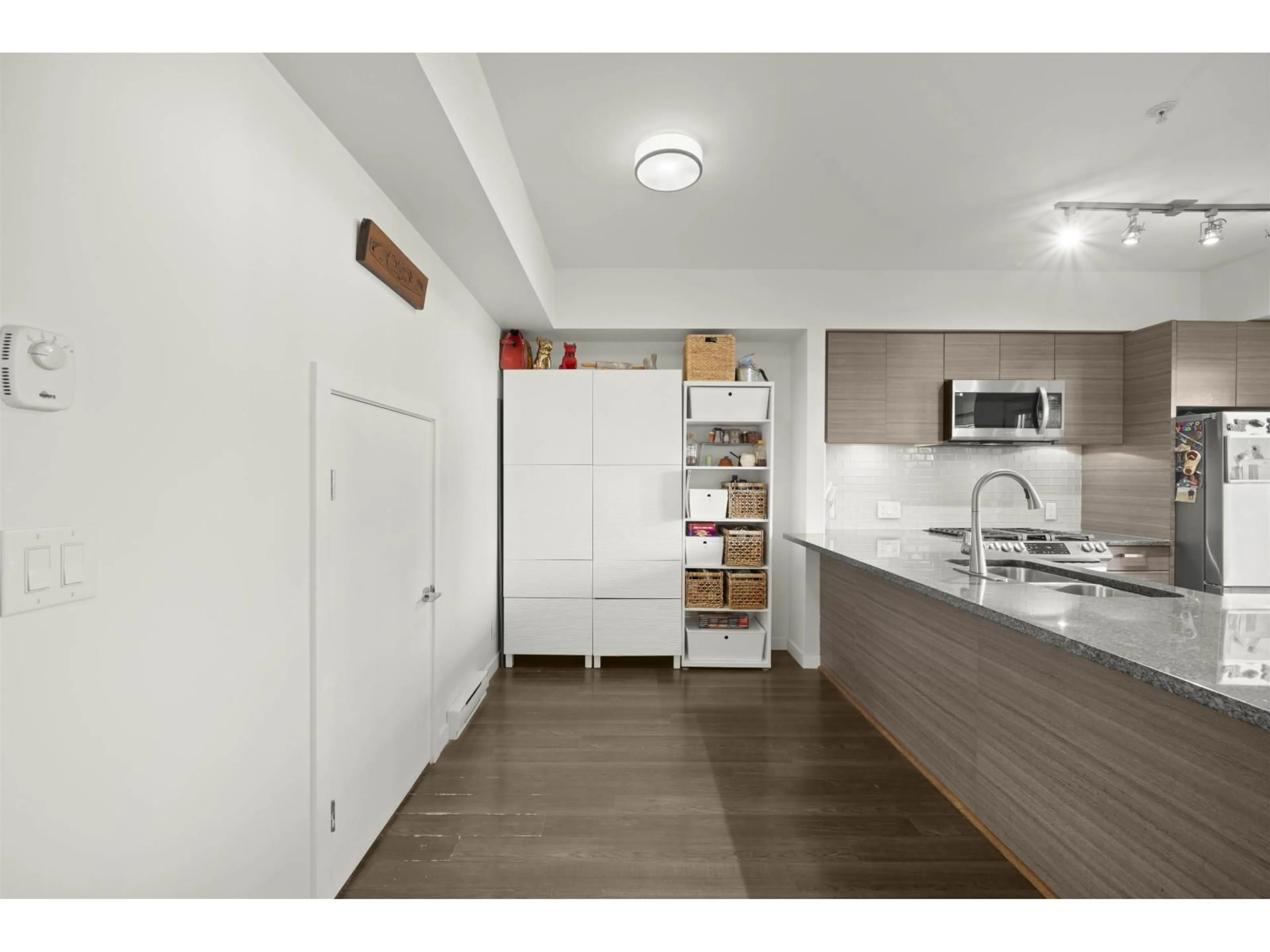 Standard kitchen, unknown for 125 - 13228 OLD YALE, Surrey British Columbia V3T0K3