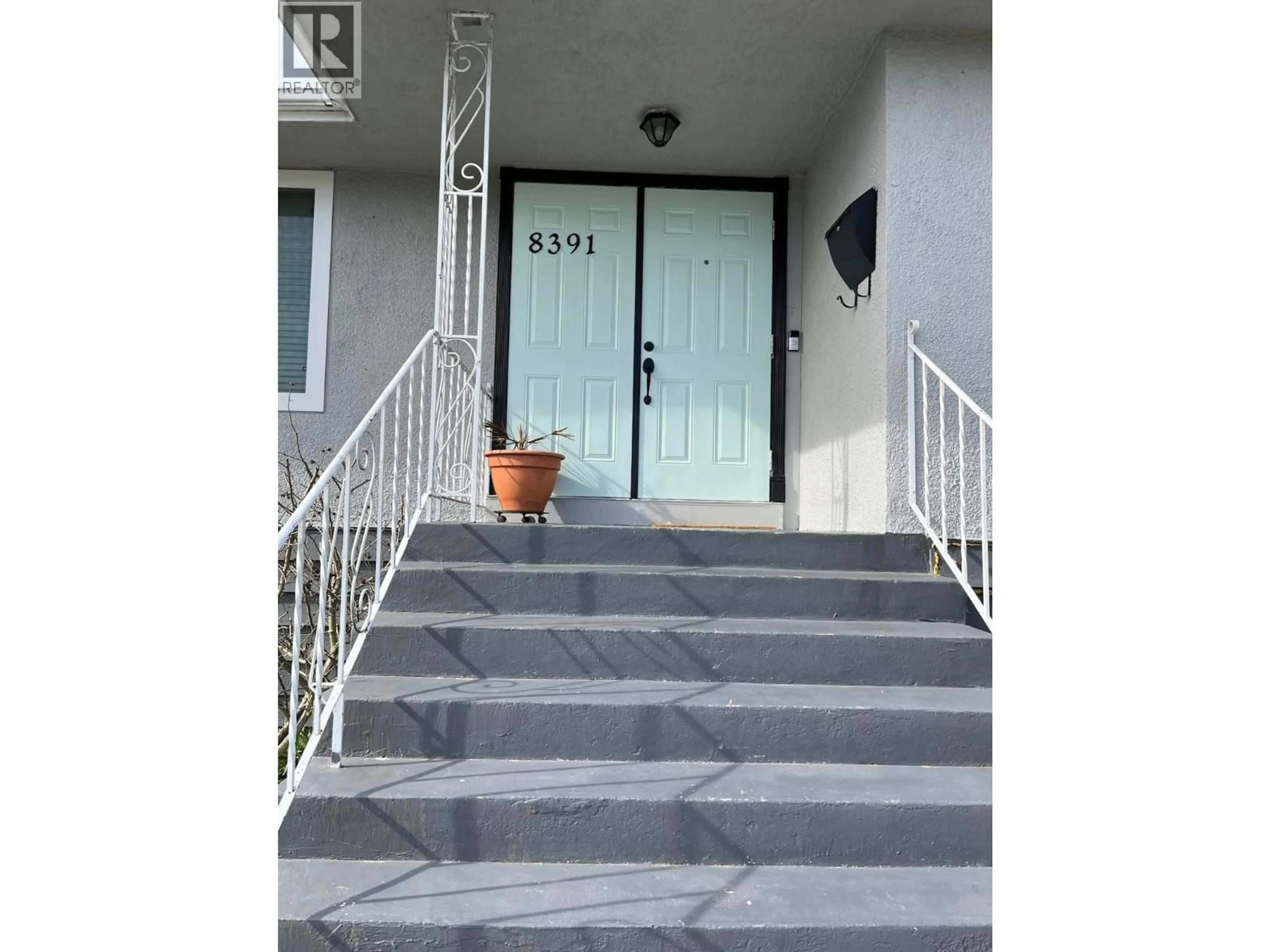 Stairs for 8391 11TH AVENUE, Burnaby British Columbia V3N2P5