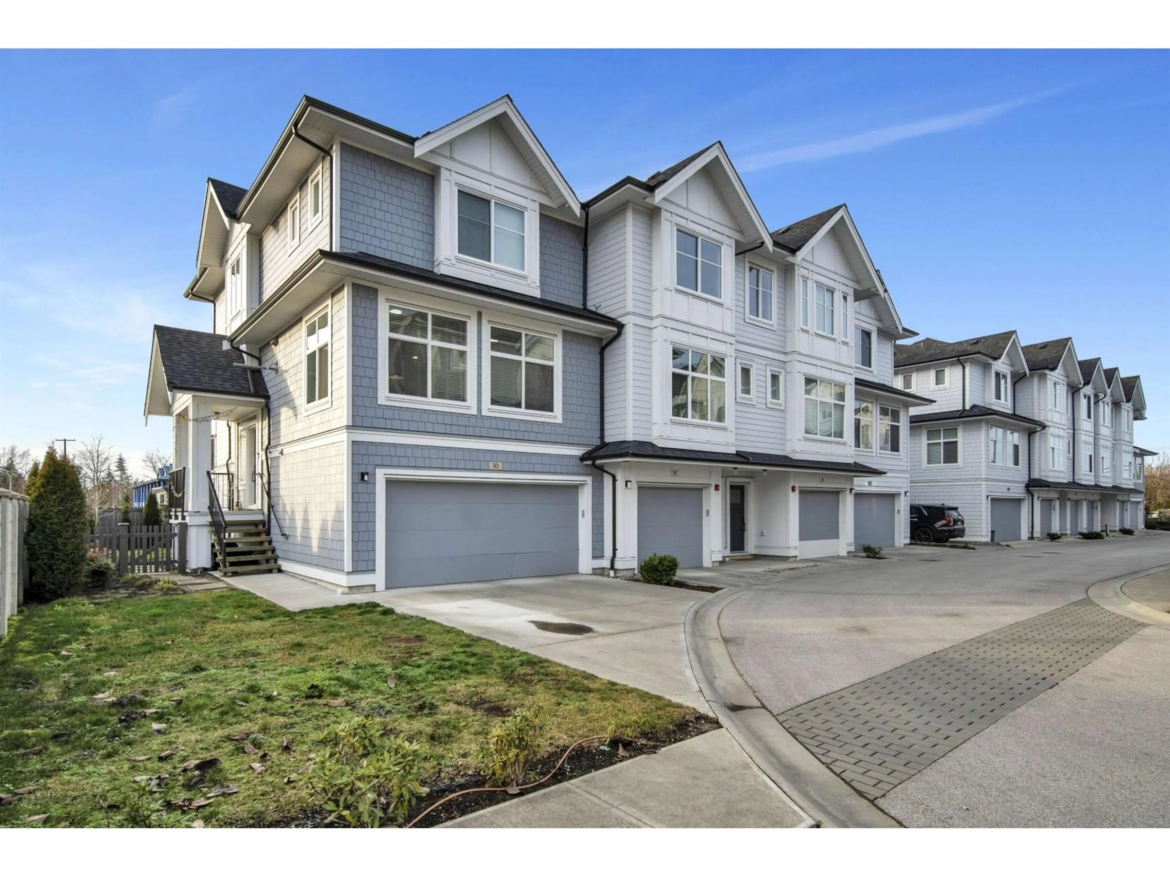 Unknown for 10 - 21688 52, Langley British Columbia V2Y4K9