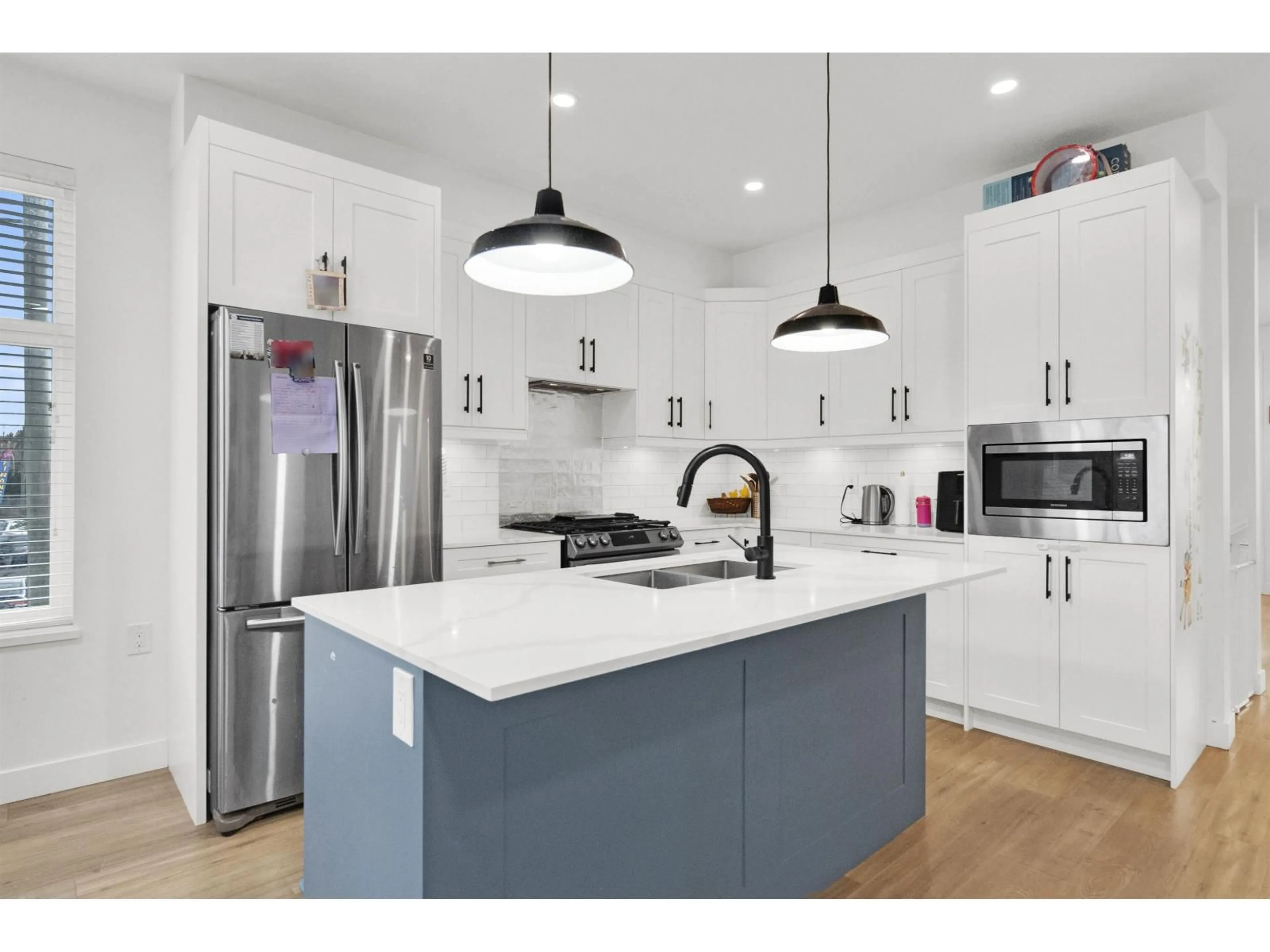 Open concept kitchen, unknown for 10 - 21688 52, Langley British Columbia V2Y4K9