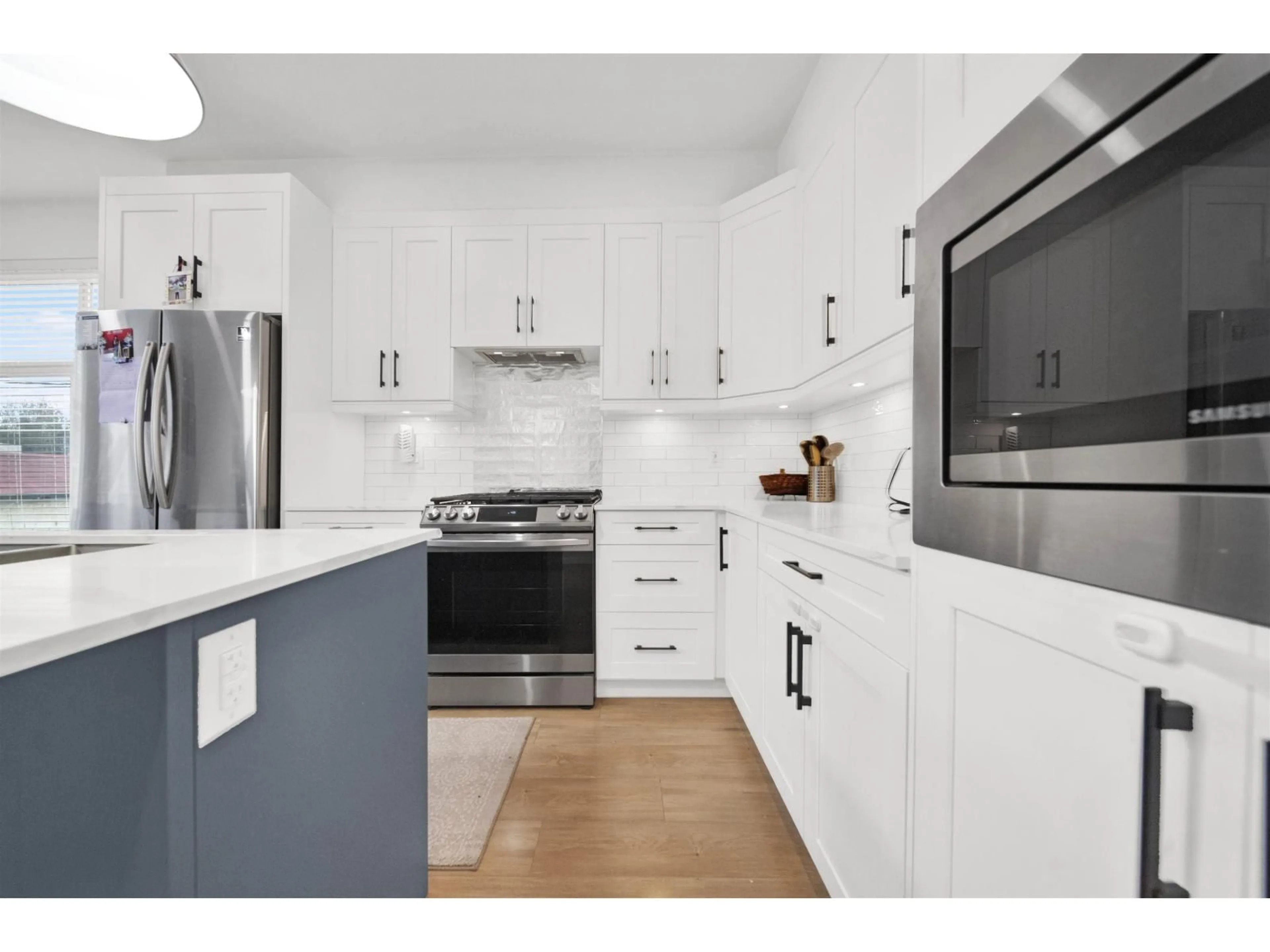 Standard kitchen, unknown for 10 - 21688 52, Langley British Columbia V2Y4K9