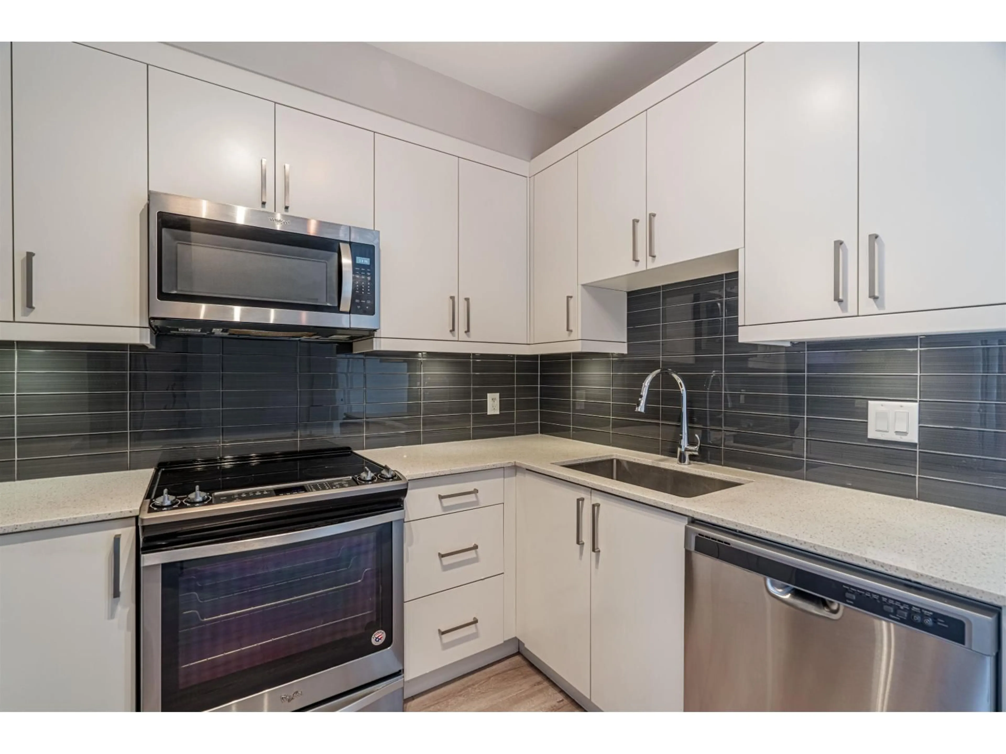 Standard kitchen, ceramic/tile floor for 516 - 9015 120 STREET, Delta British Columbia V4C0E3