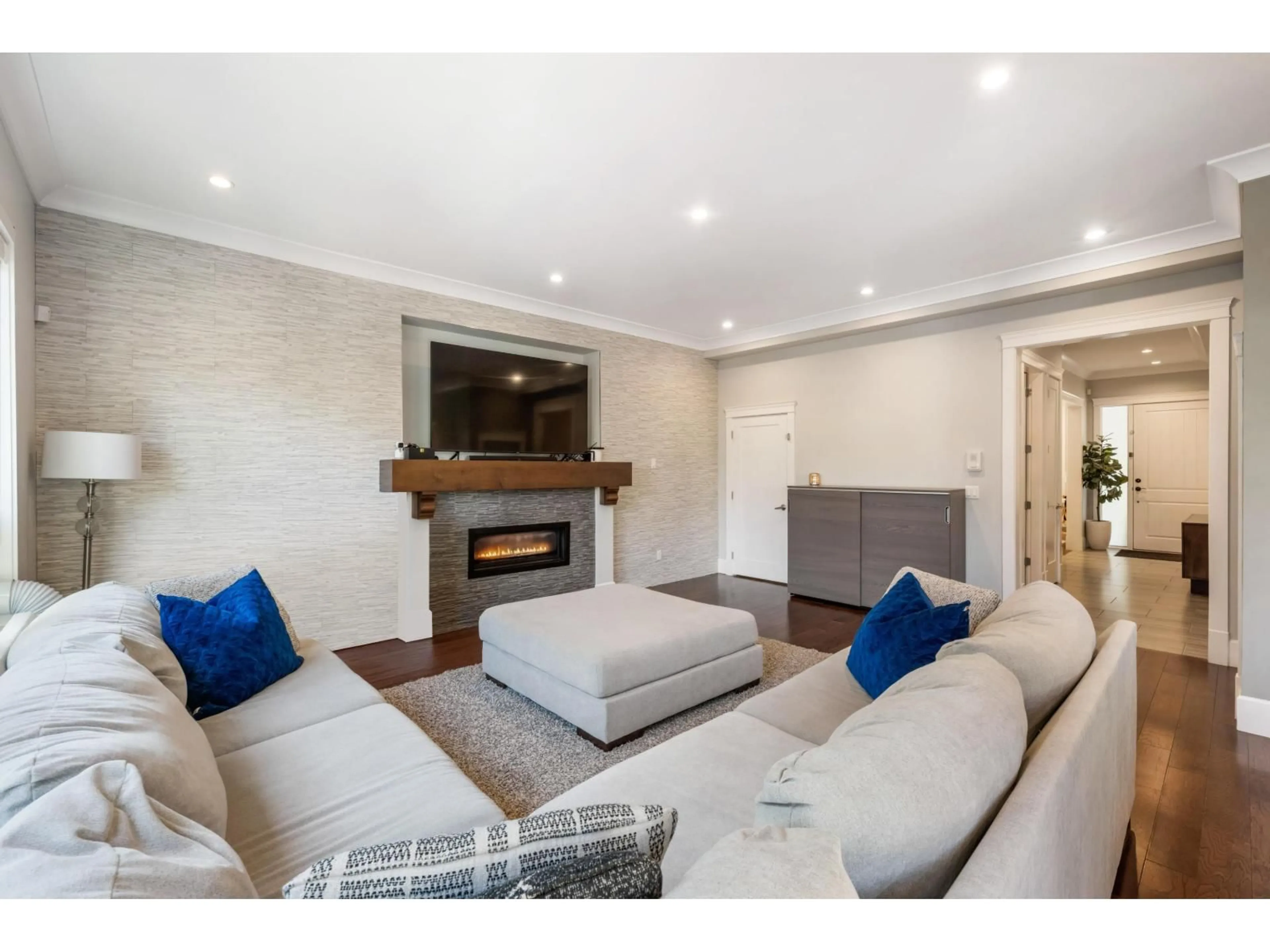 Living room with furniture, unknown for 17112 3A, Surrey British Columbia V3Z2X7