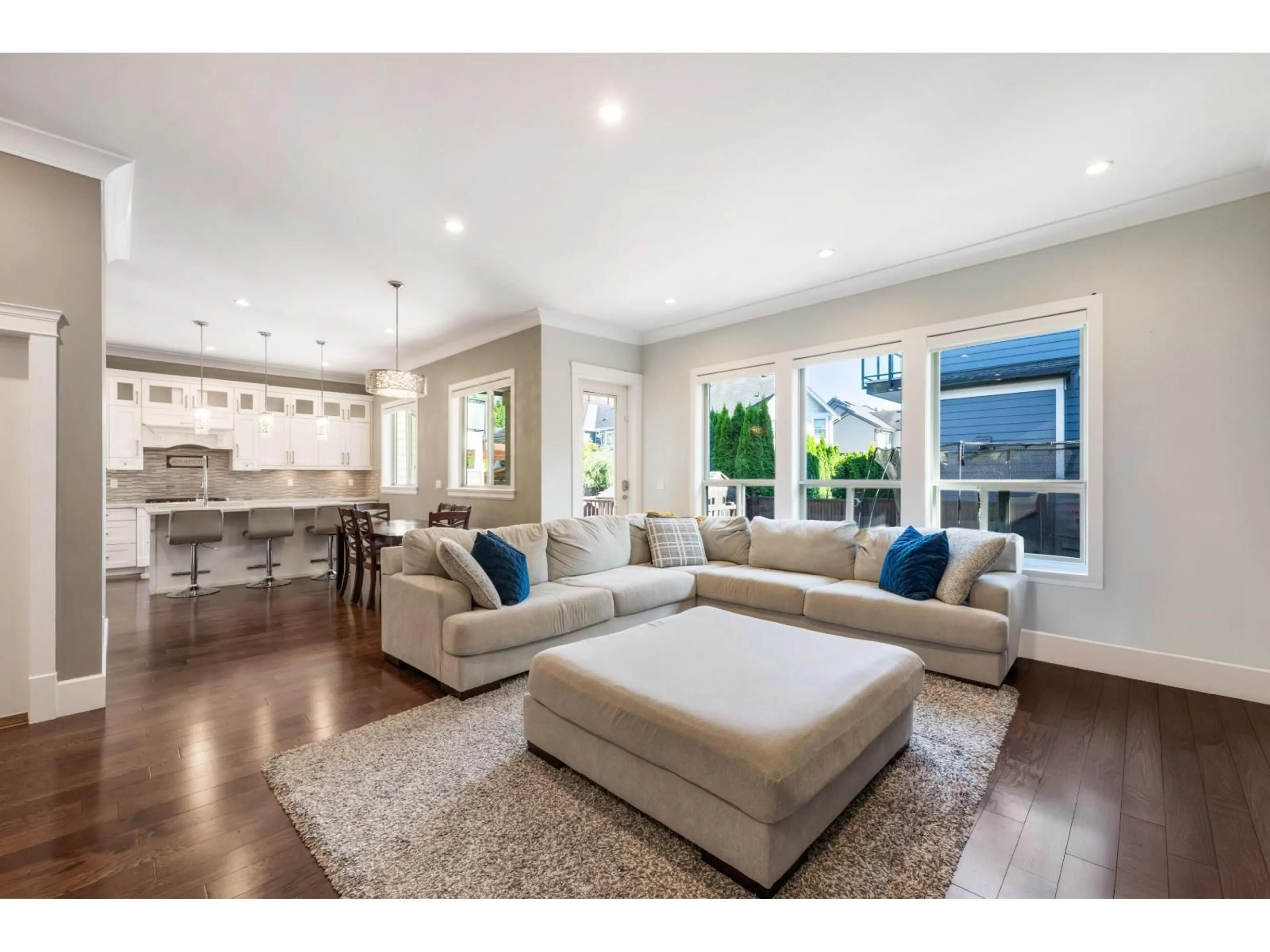 Living room with furniture, unknown for 17112 3A, Surrey British Columbia V3Z2X7