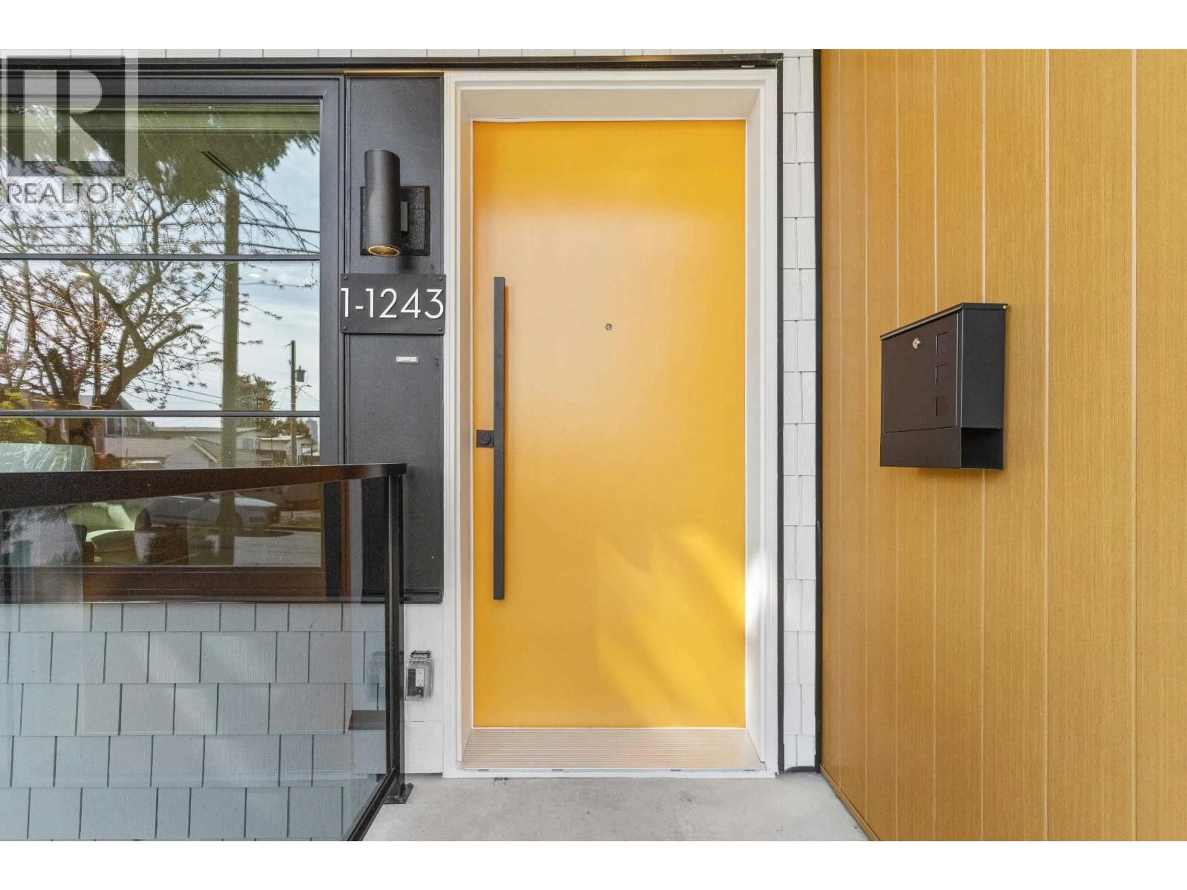 Indoor entryway for 1 - 1243 NOOTKA STREET, Vancouver British Columbia V5K4E6