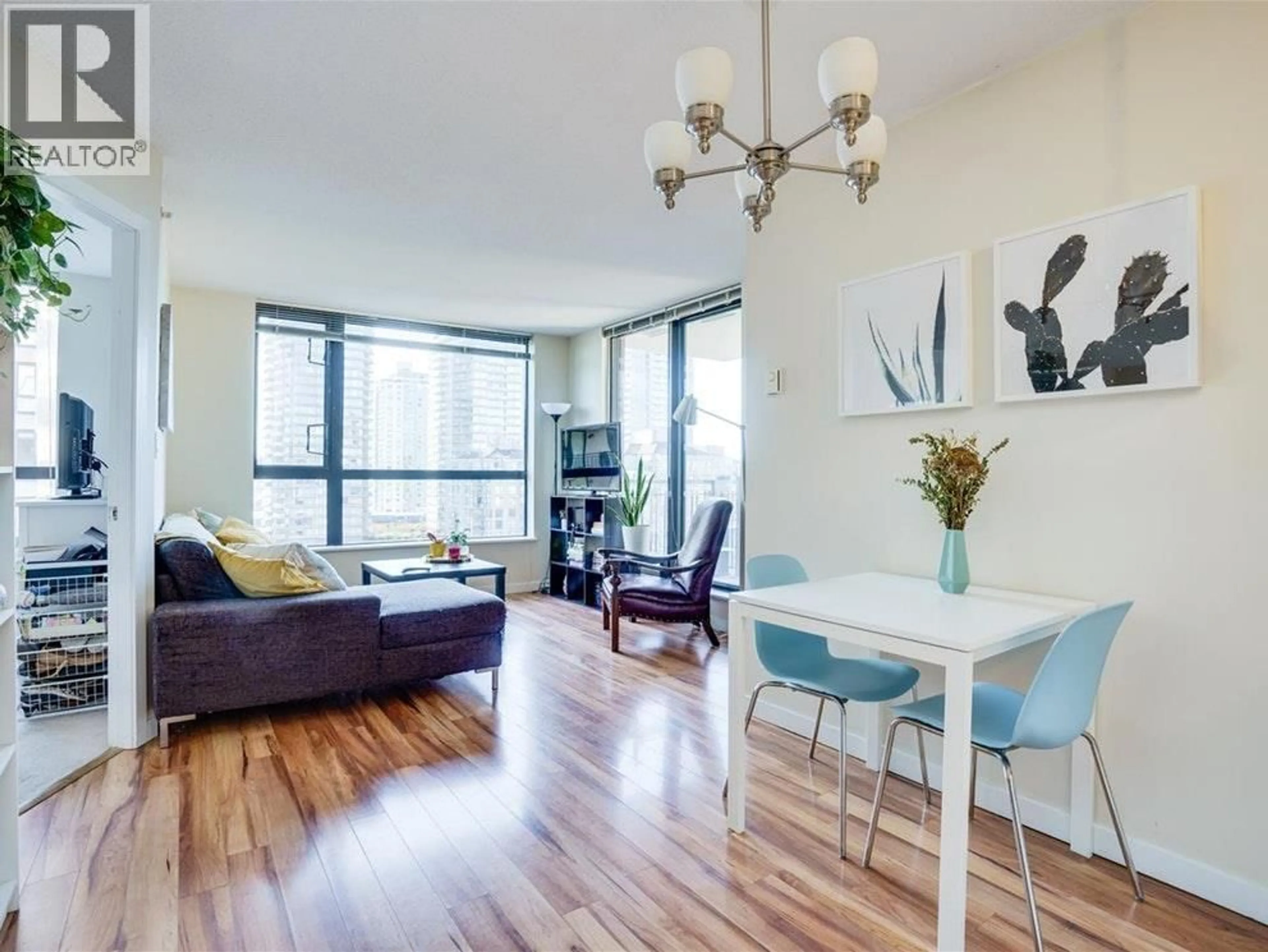 Living room with furniture, wood/laminate floor for 504 - 814 ROYAL AVENUE, New Westminster British Columbia V3M1J9