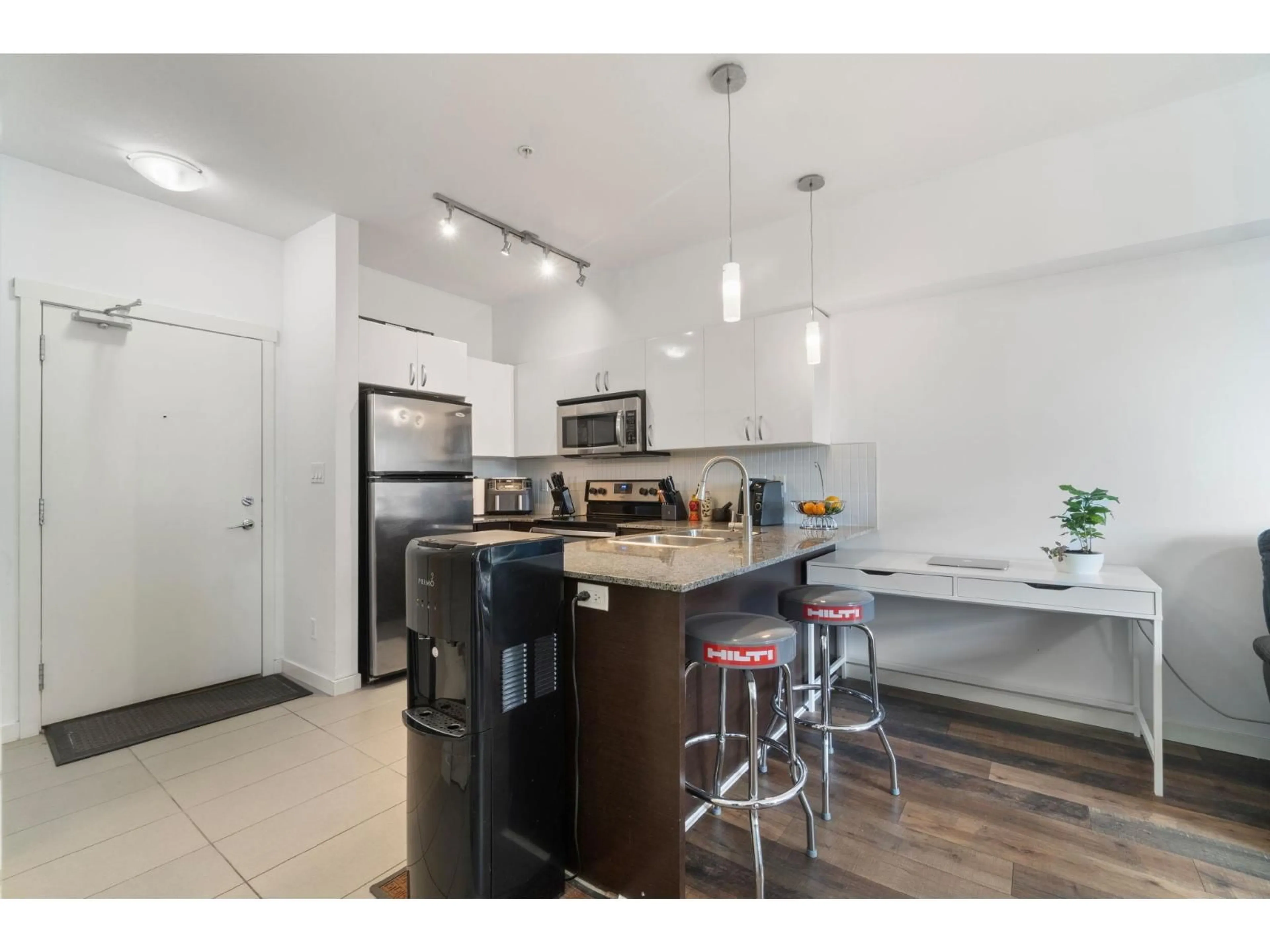 Open concept kitchen, unknown for 322 - 13728 108, Surrey British Columbia V3T0G2